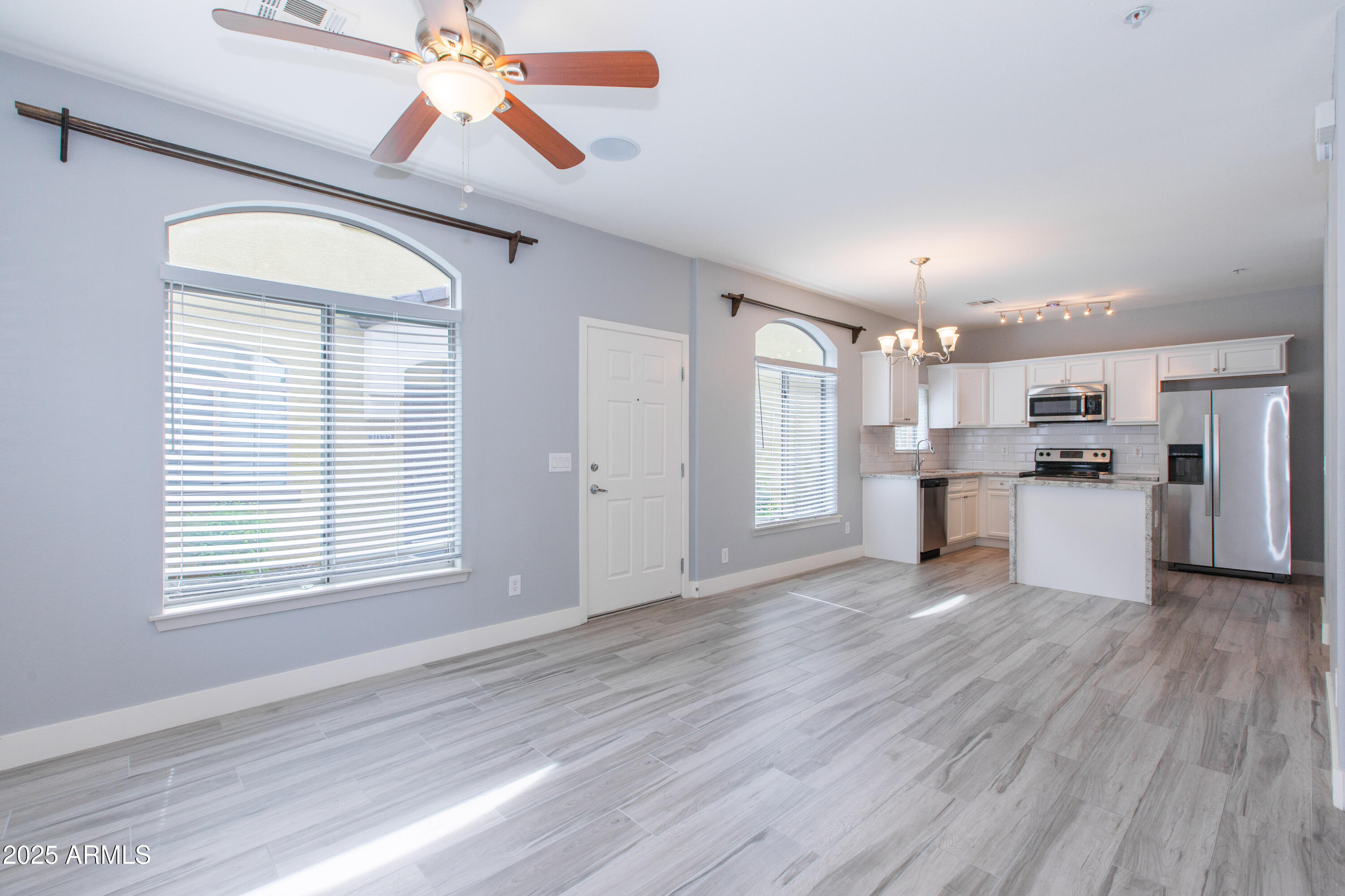 2725 E Mine Creek Road, 1031