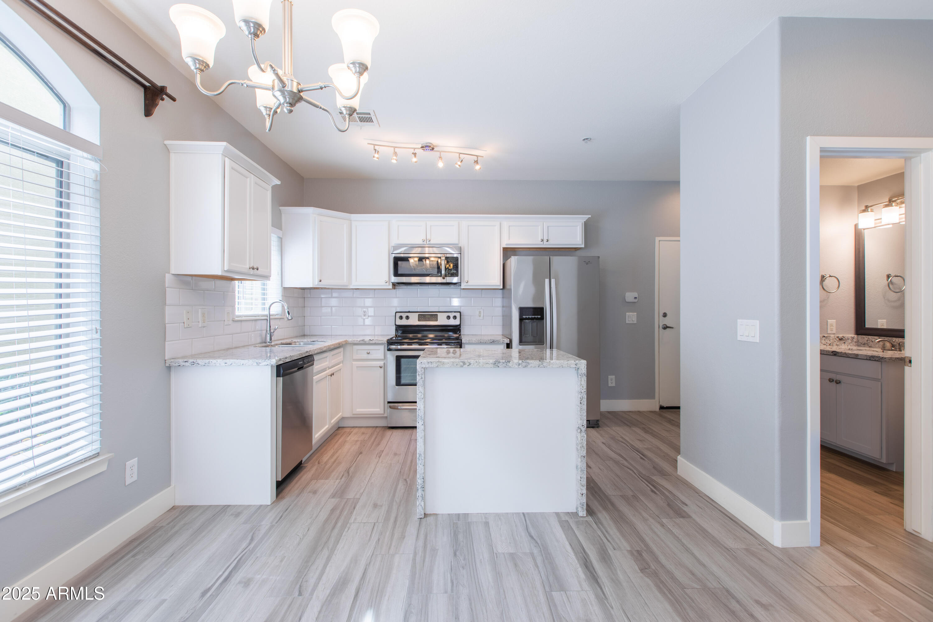 2725 E Mine Creek Road, 1031