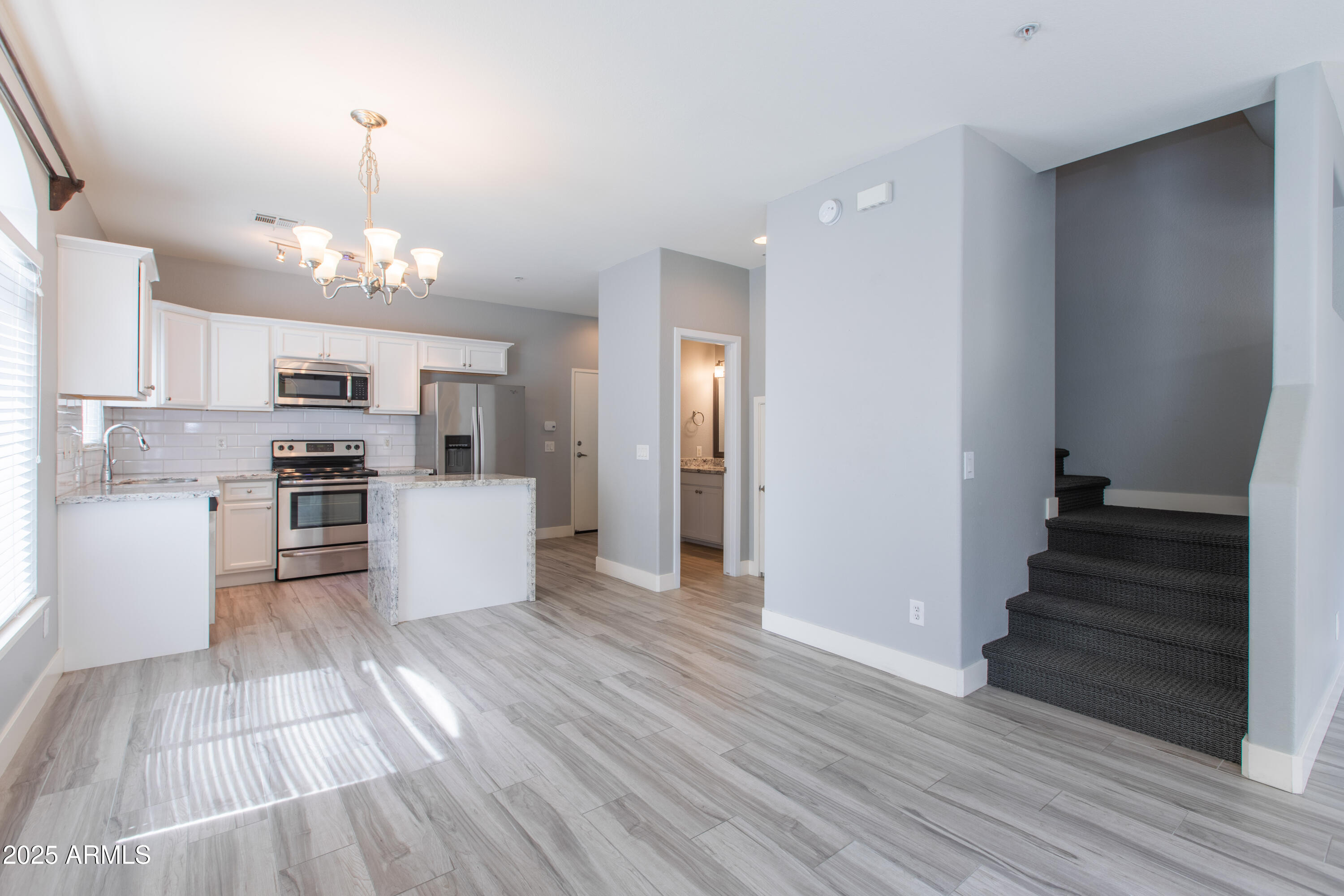 2725 E Mine Creek Road, 1031