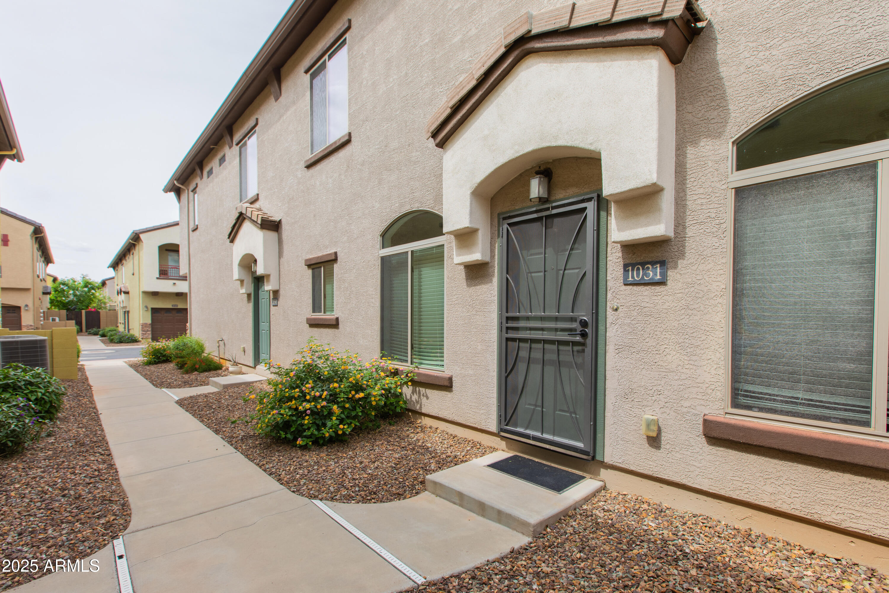 2725 E Mine Creek Road, 1031