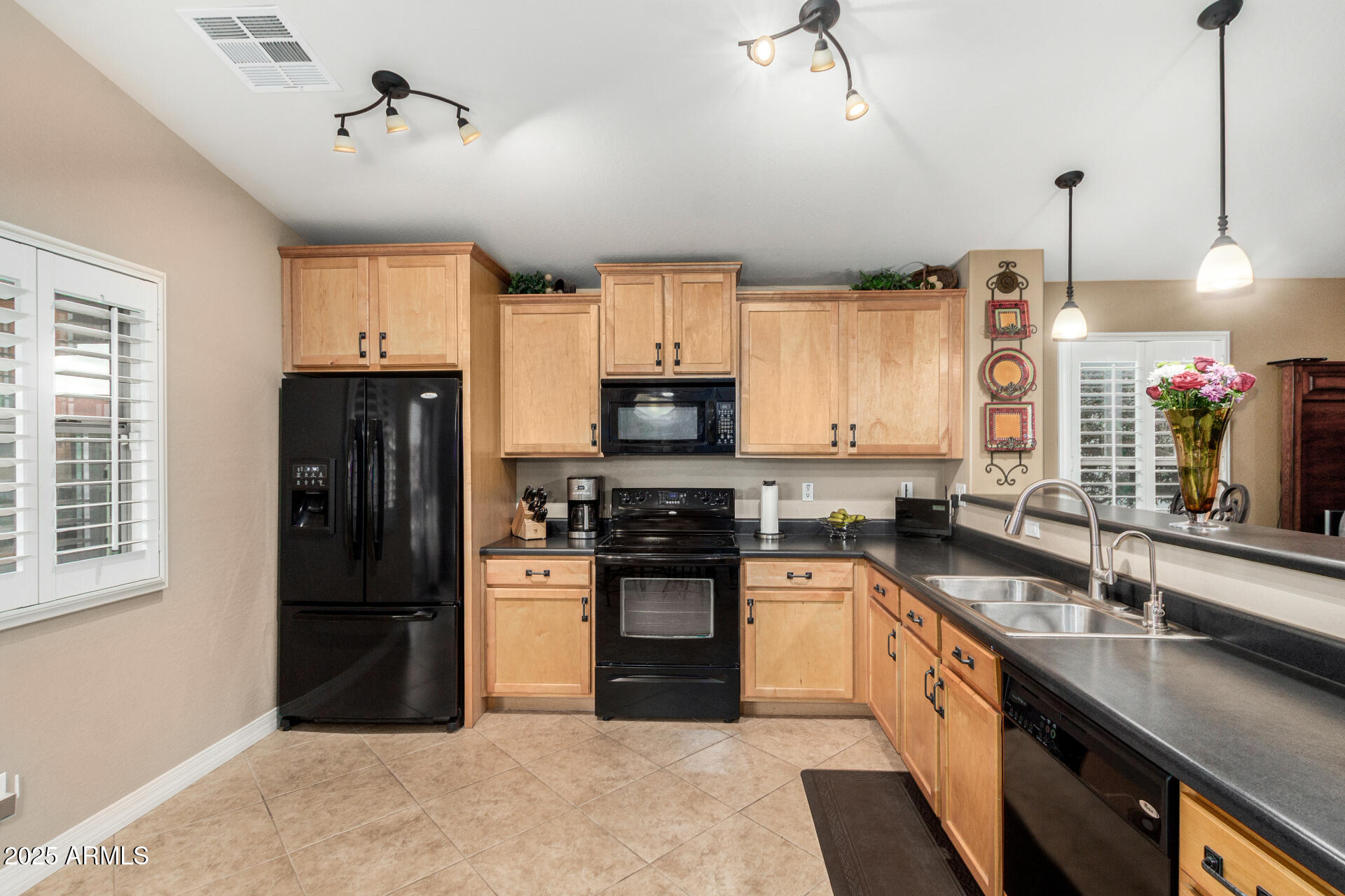 41901 W Somerset Drive