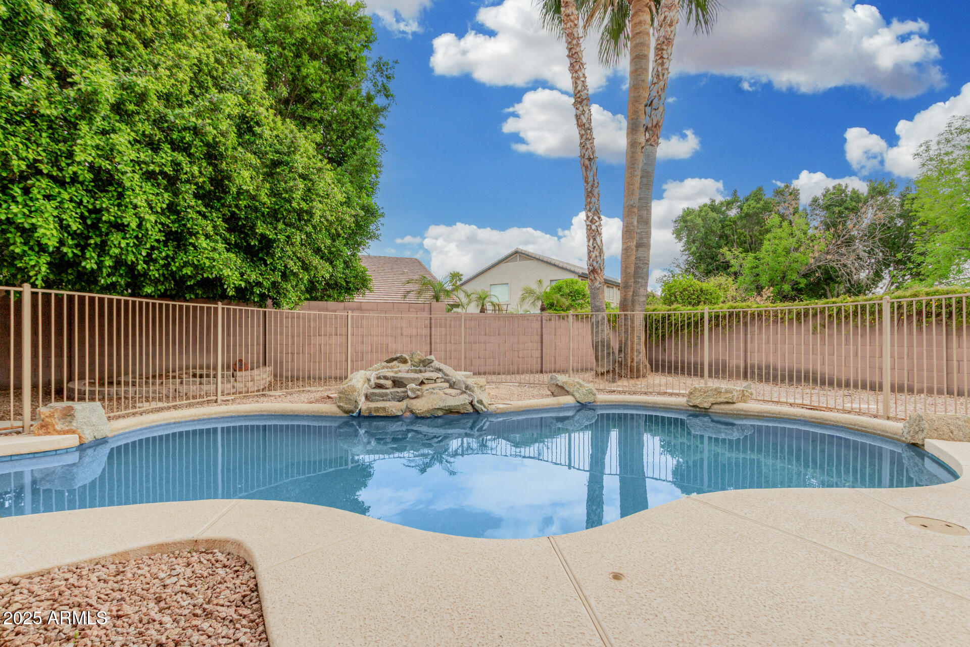 2143 N CHESTNUT Circle