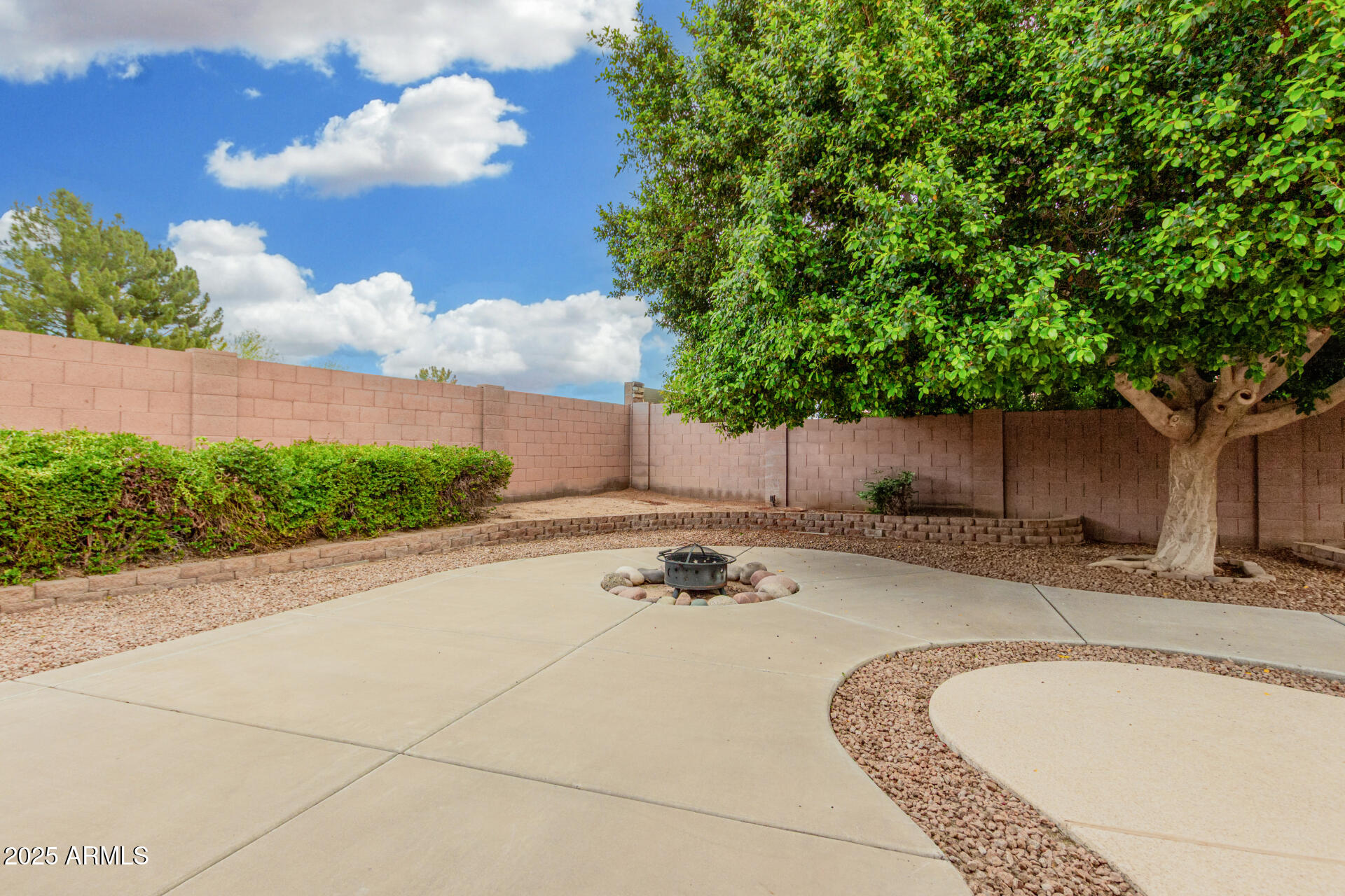 2143 N CHESTNUT Circle