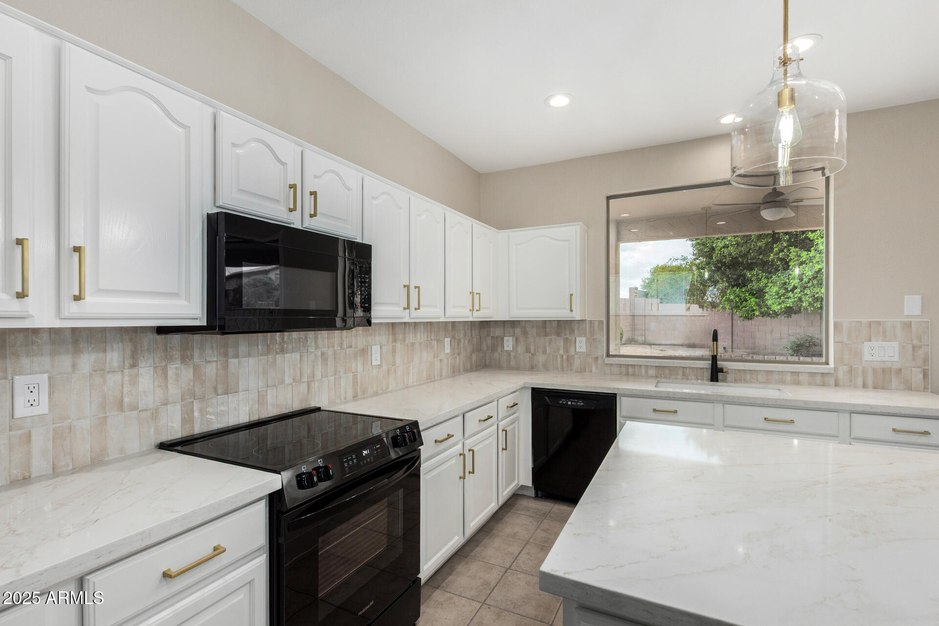 2143 N CHESTNUT Circle