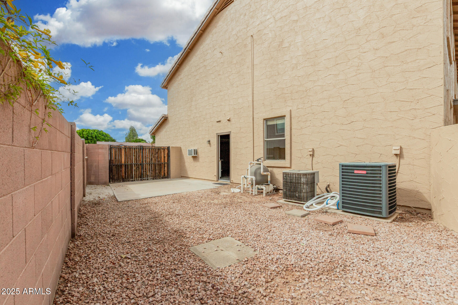 2143 N CHESTNUT Circle