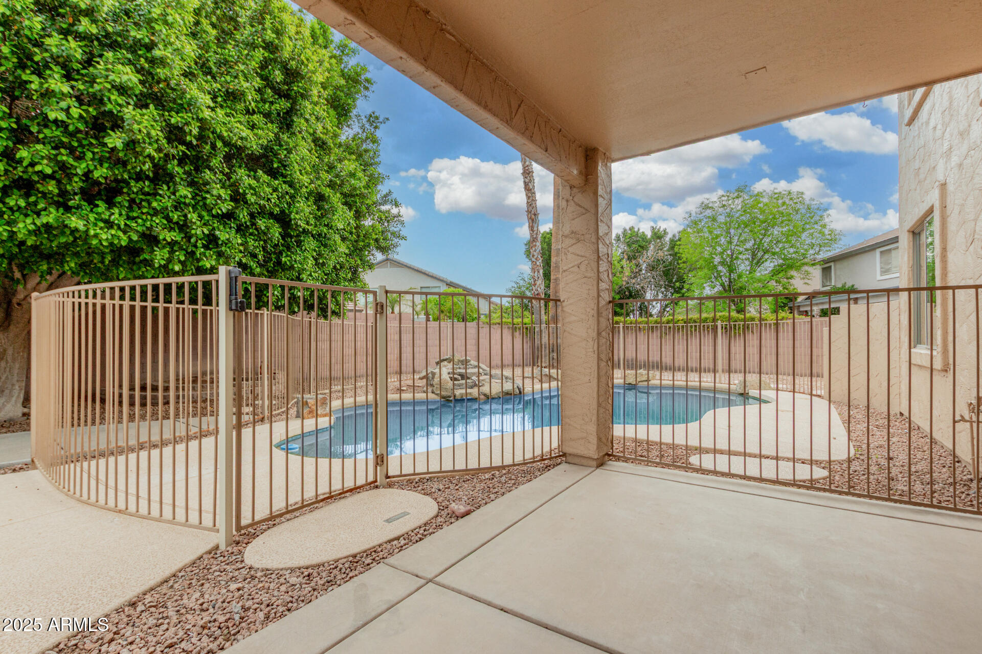 2143 N CHESTNUT Circle