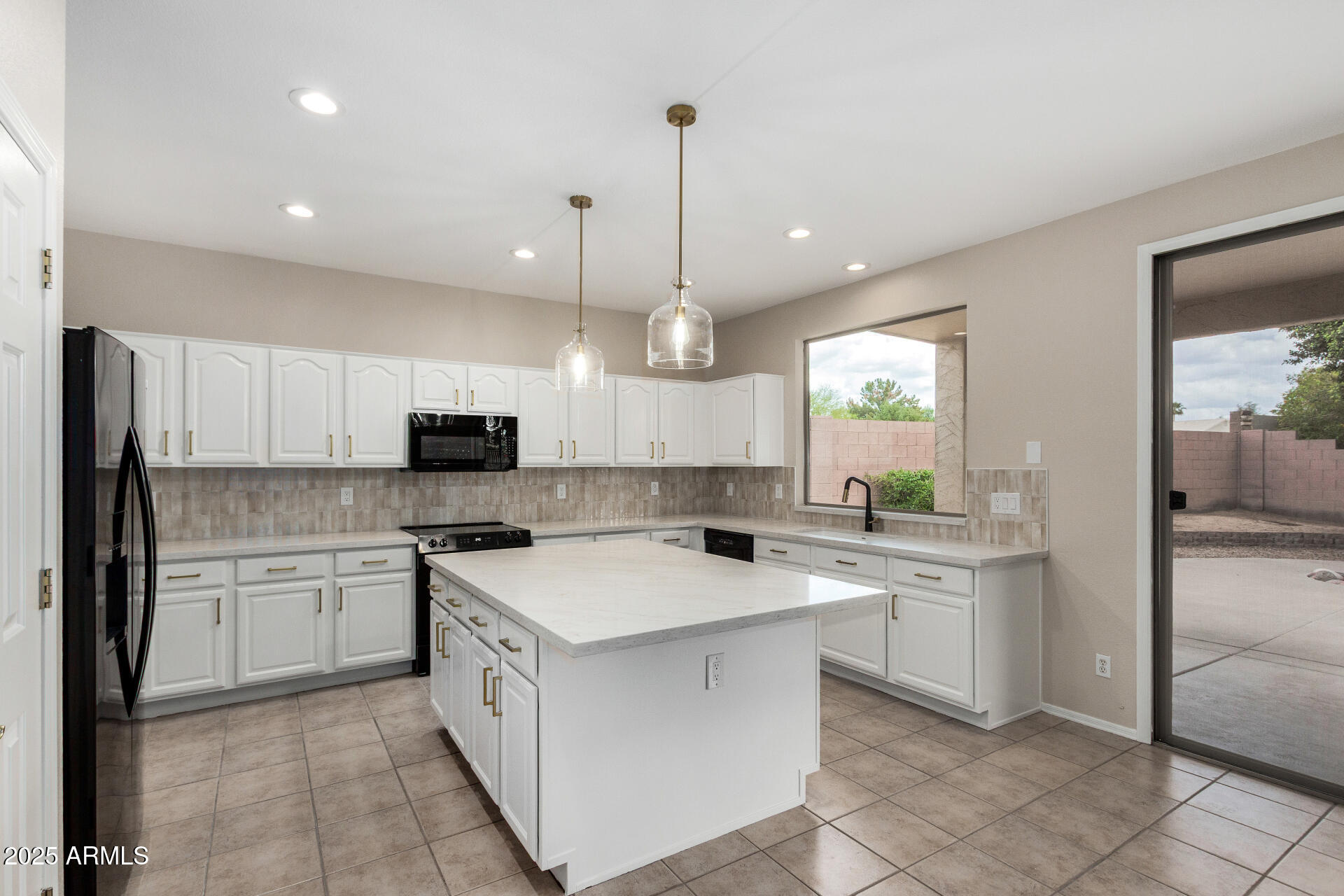 2143 N CHESTNUT Circle