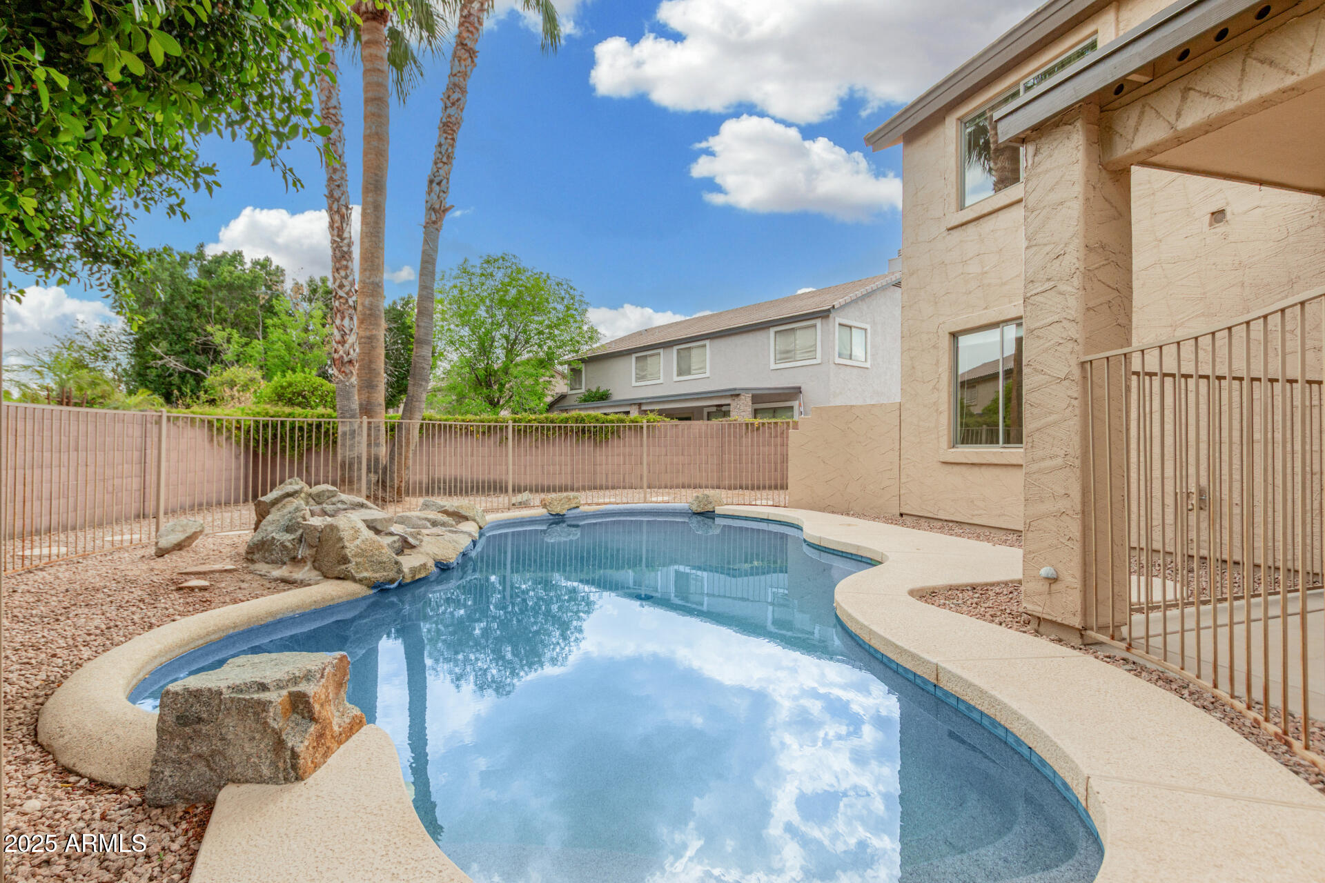 2143 N CHESTNUT Circle