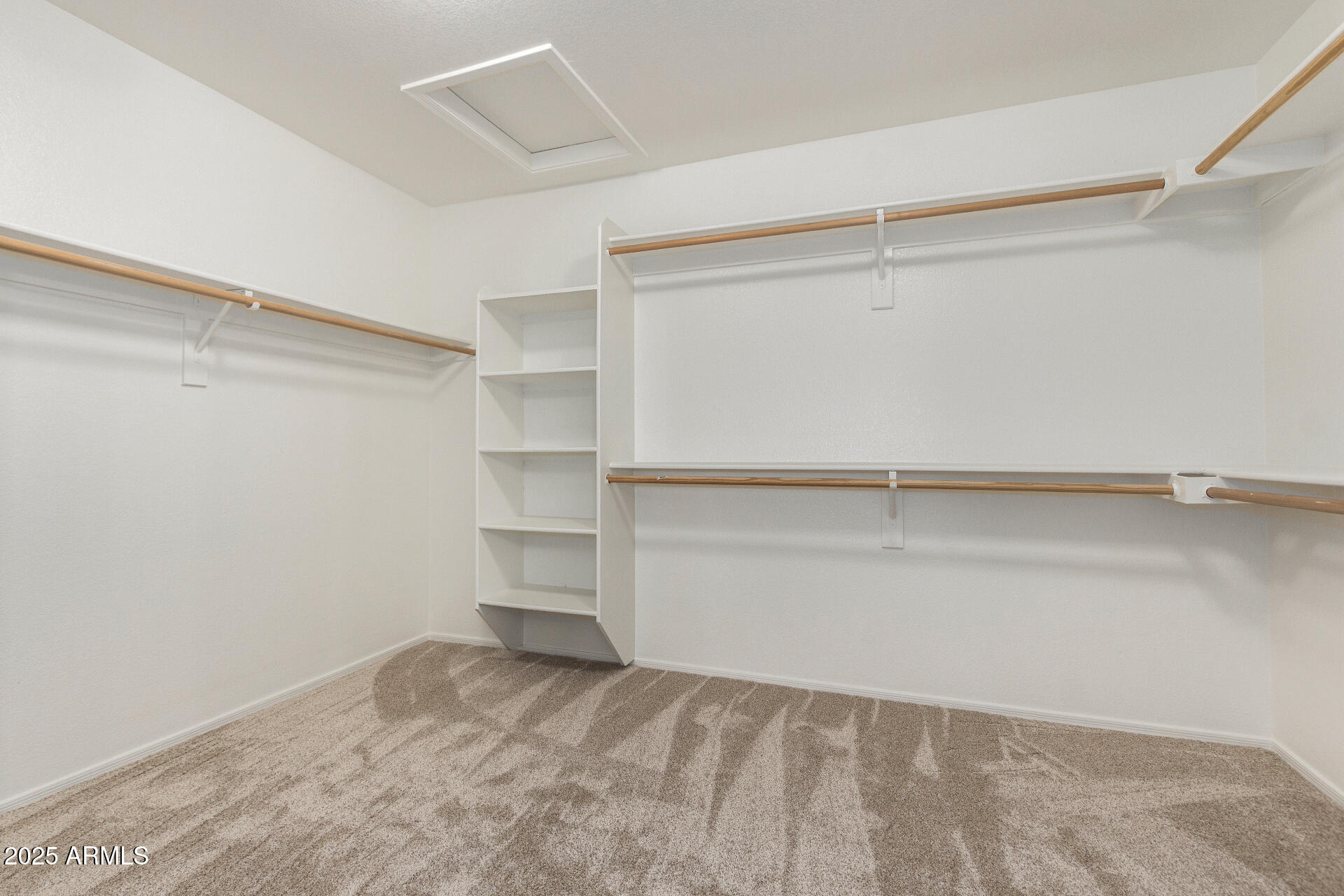 2143 N CHESTNUT Circle