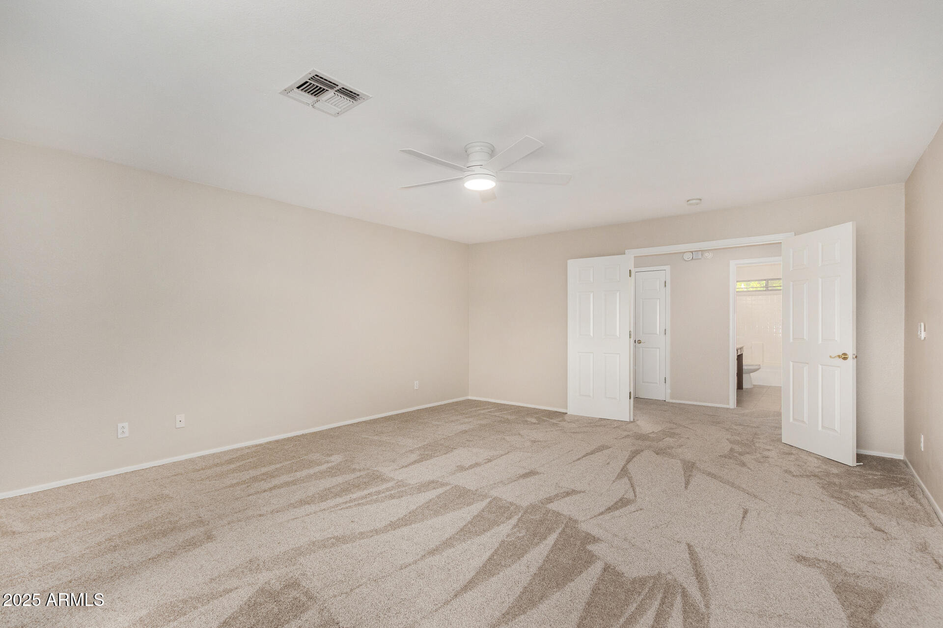 2143 N CHESTNUT Circle