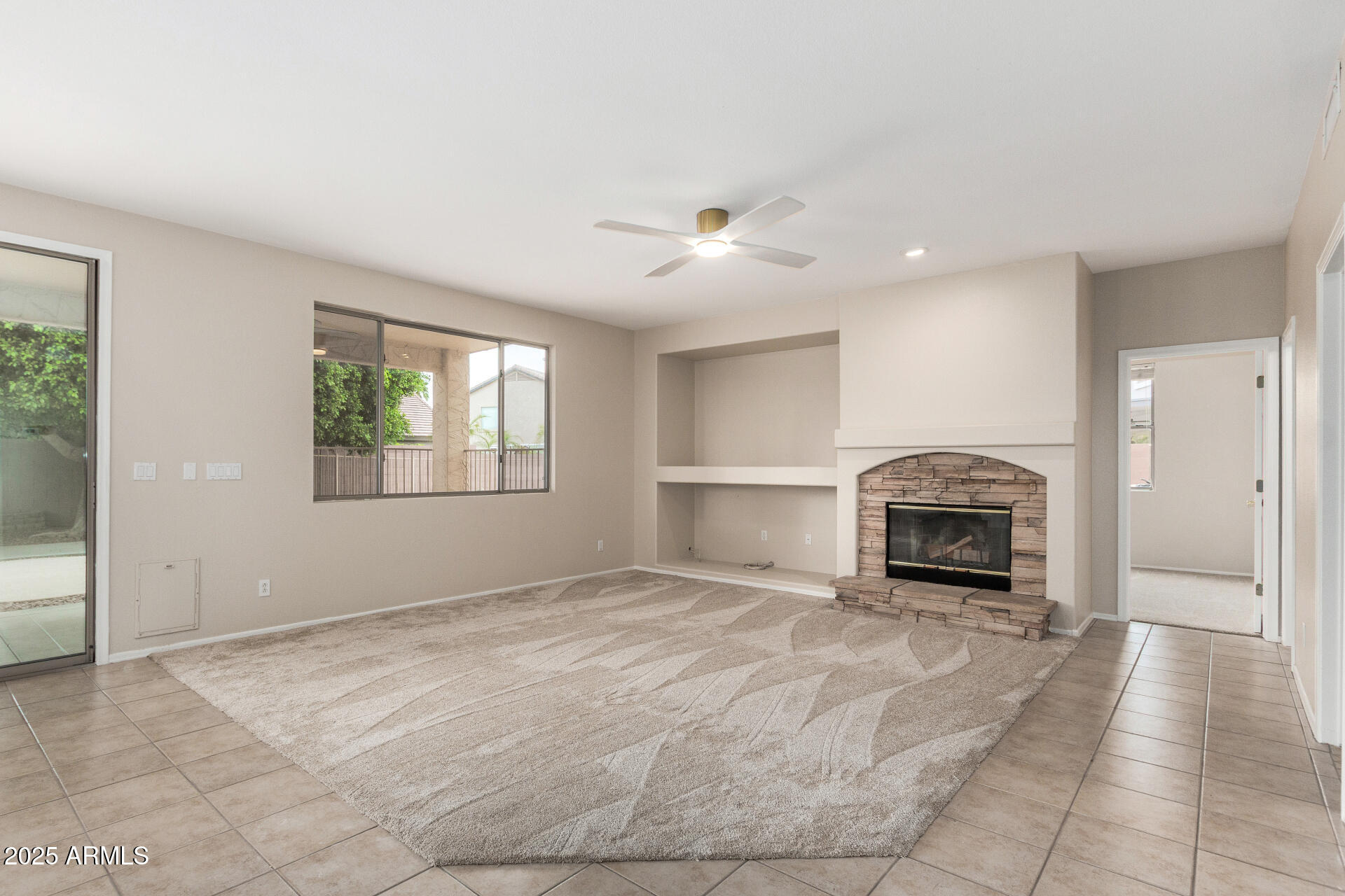 2143 N CHESTNUT Circle