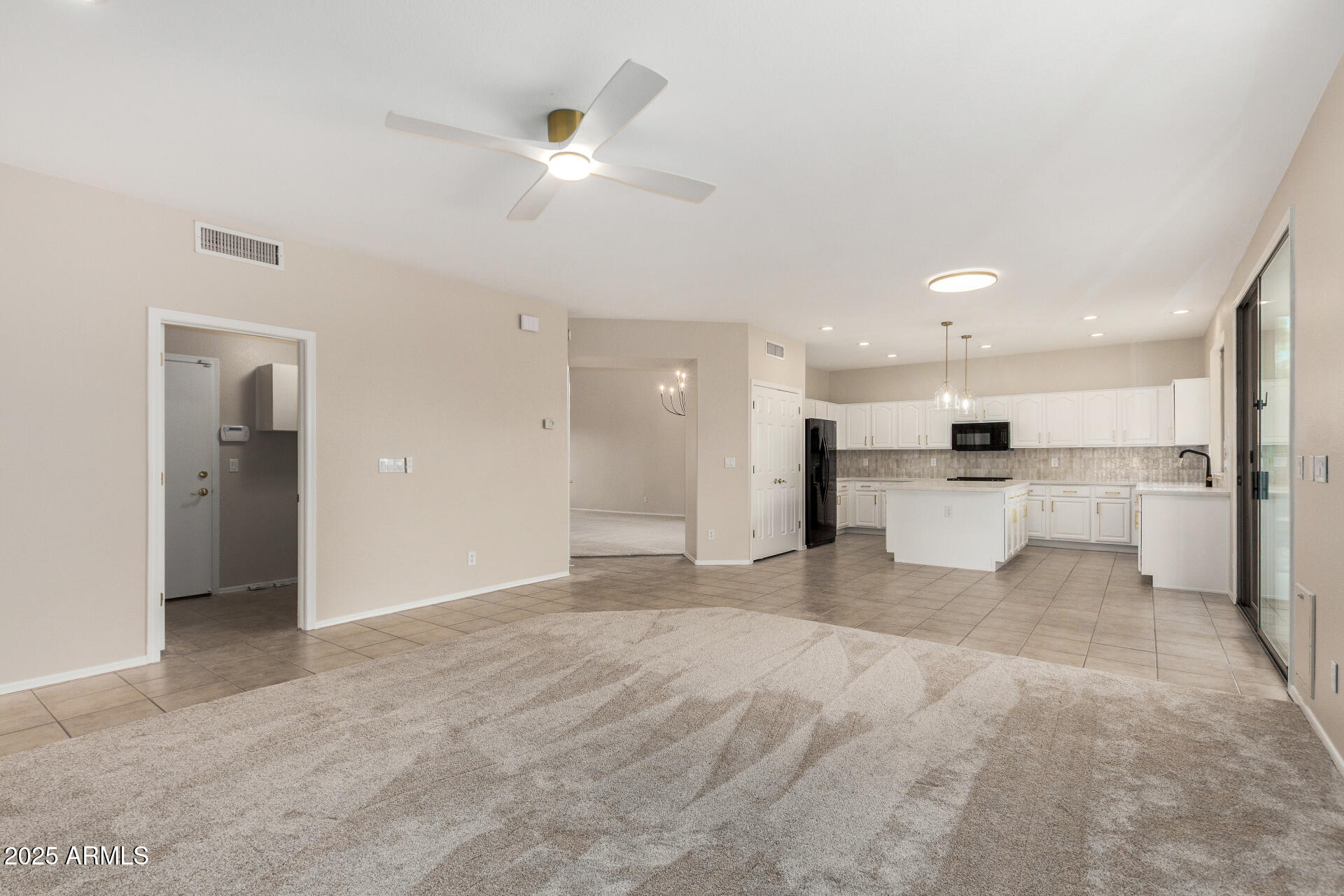 2143 N CHESTNUT Circle