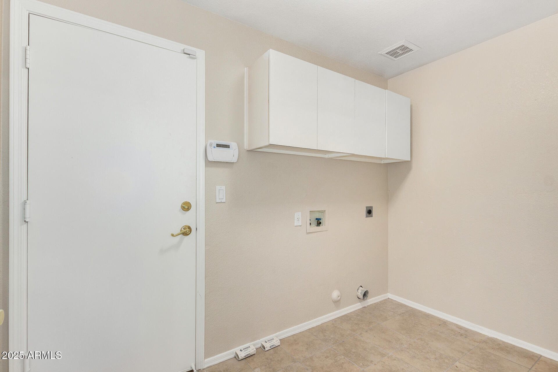 2143 N CHESTNUT Circle