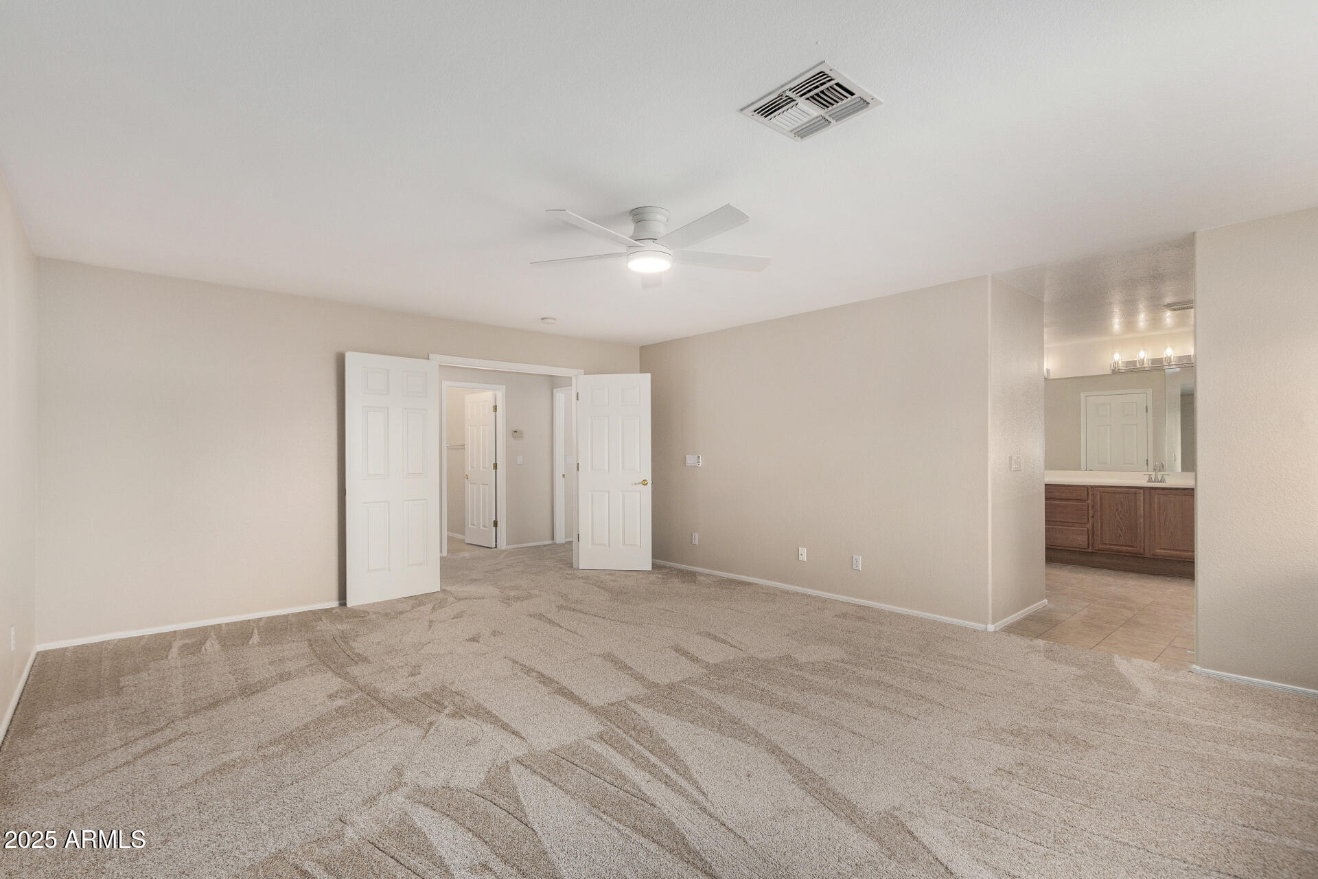 2143 N CHESTNUT Circle