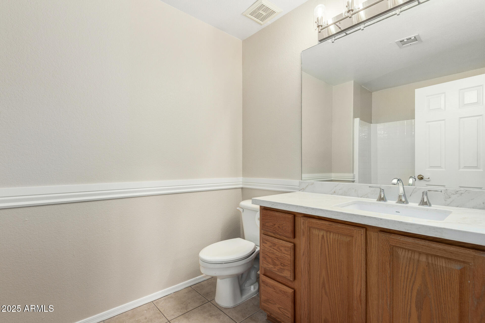 2143 N CHESTNUT Circle