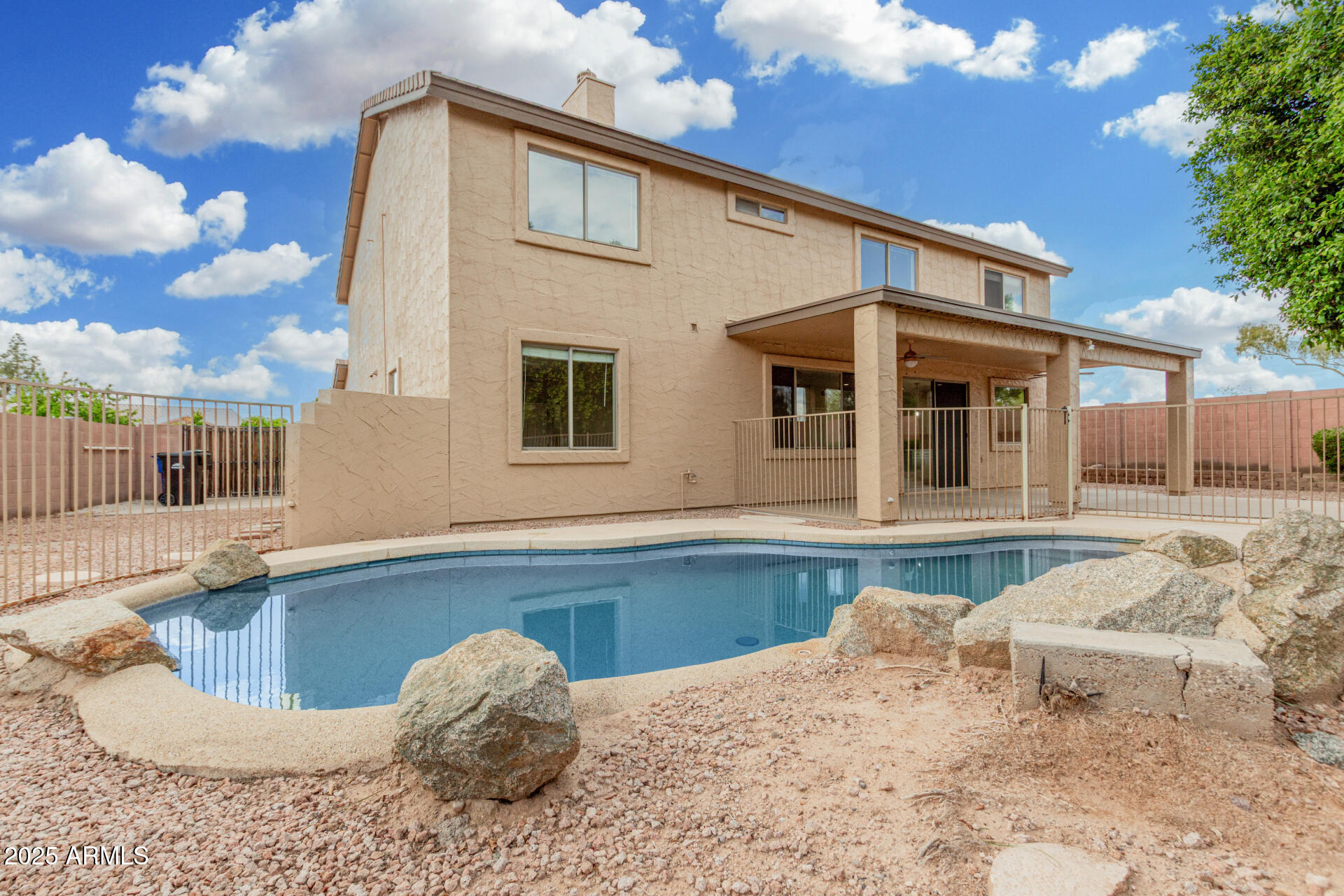 2143 N CHESTNUT Circle