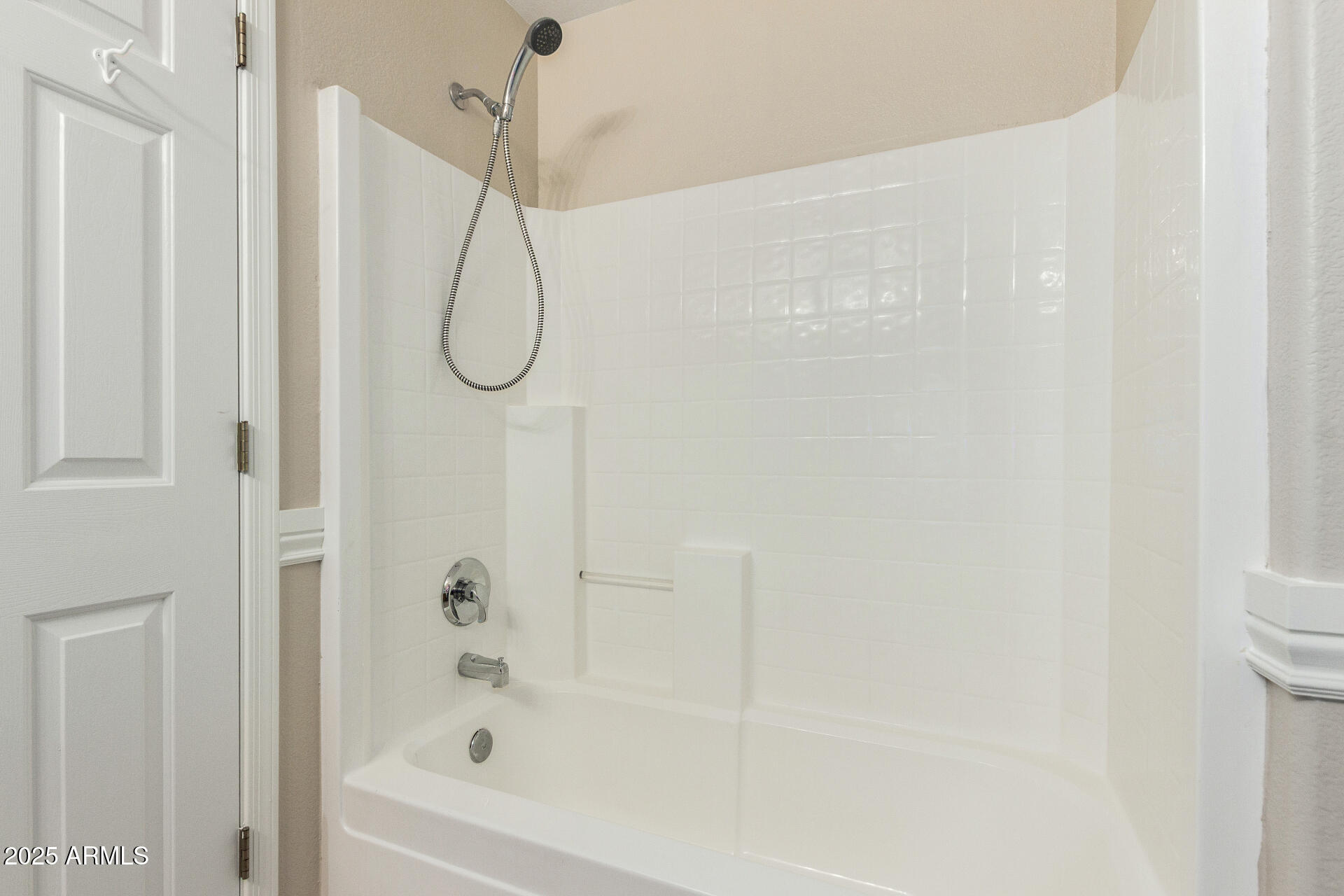 2143 N CHESTNUT Circle