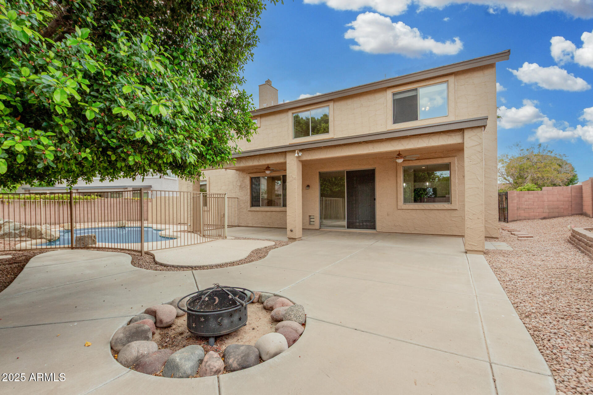 2143 N CHESTNUT Circle