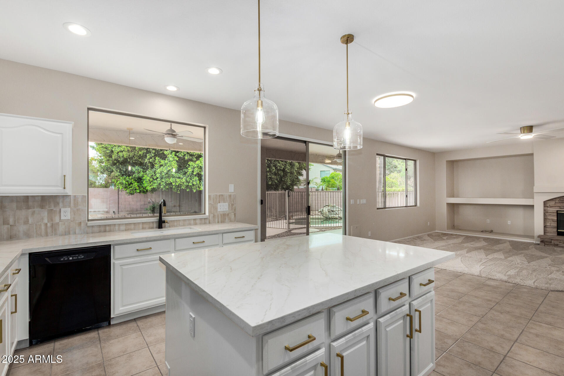 2143 N CHESTNUT Circle