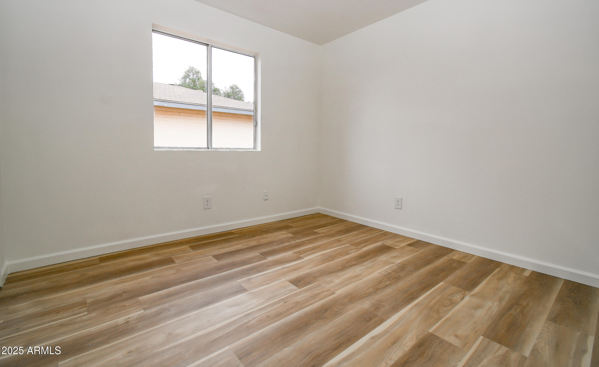 1503 W Juanita Avenue