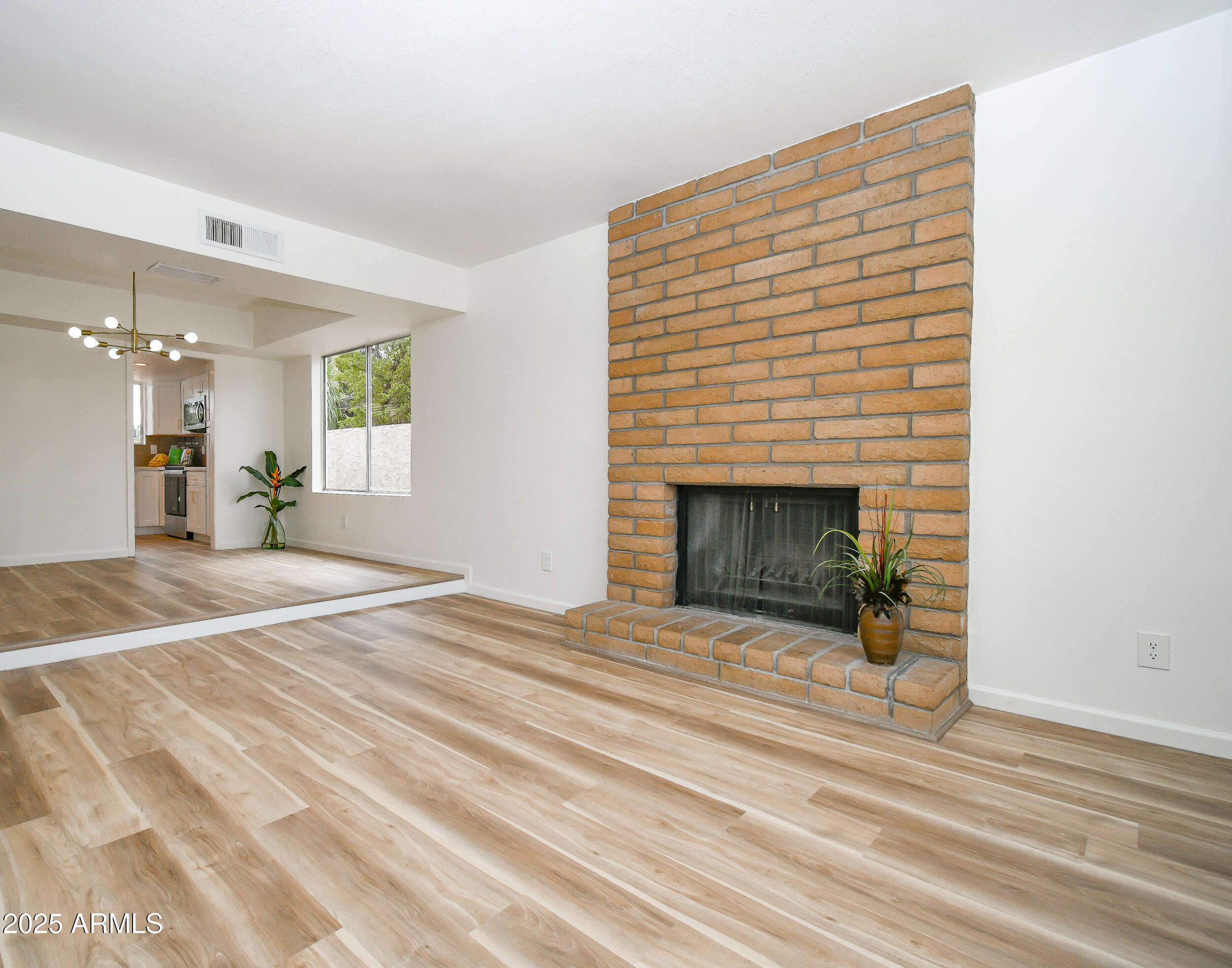 1503 W Juanita Avenue