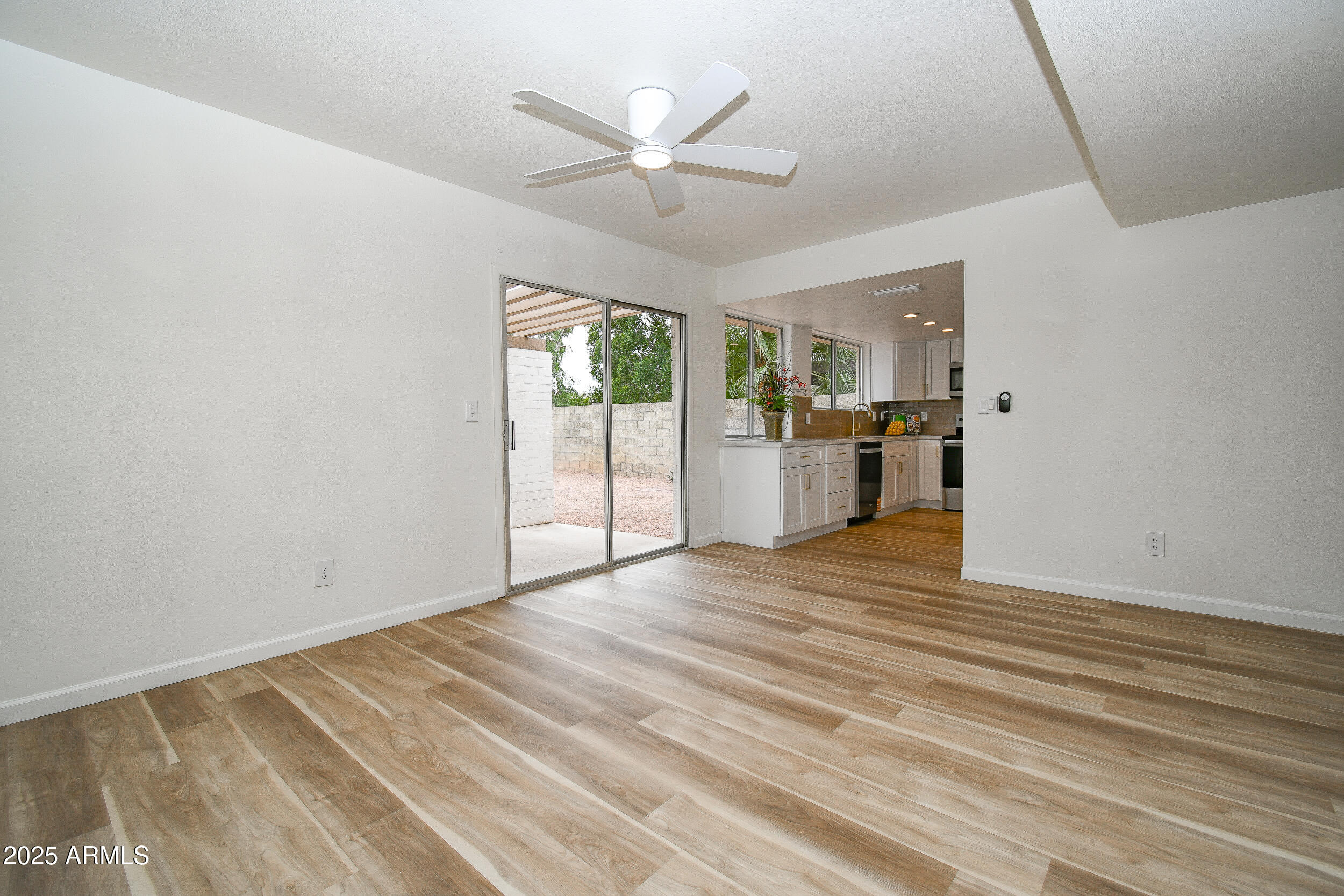 1503 W Juanita Avenue