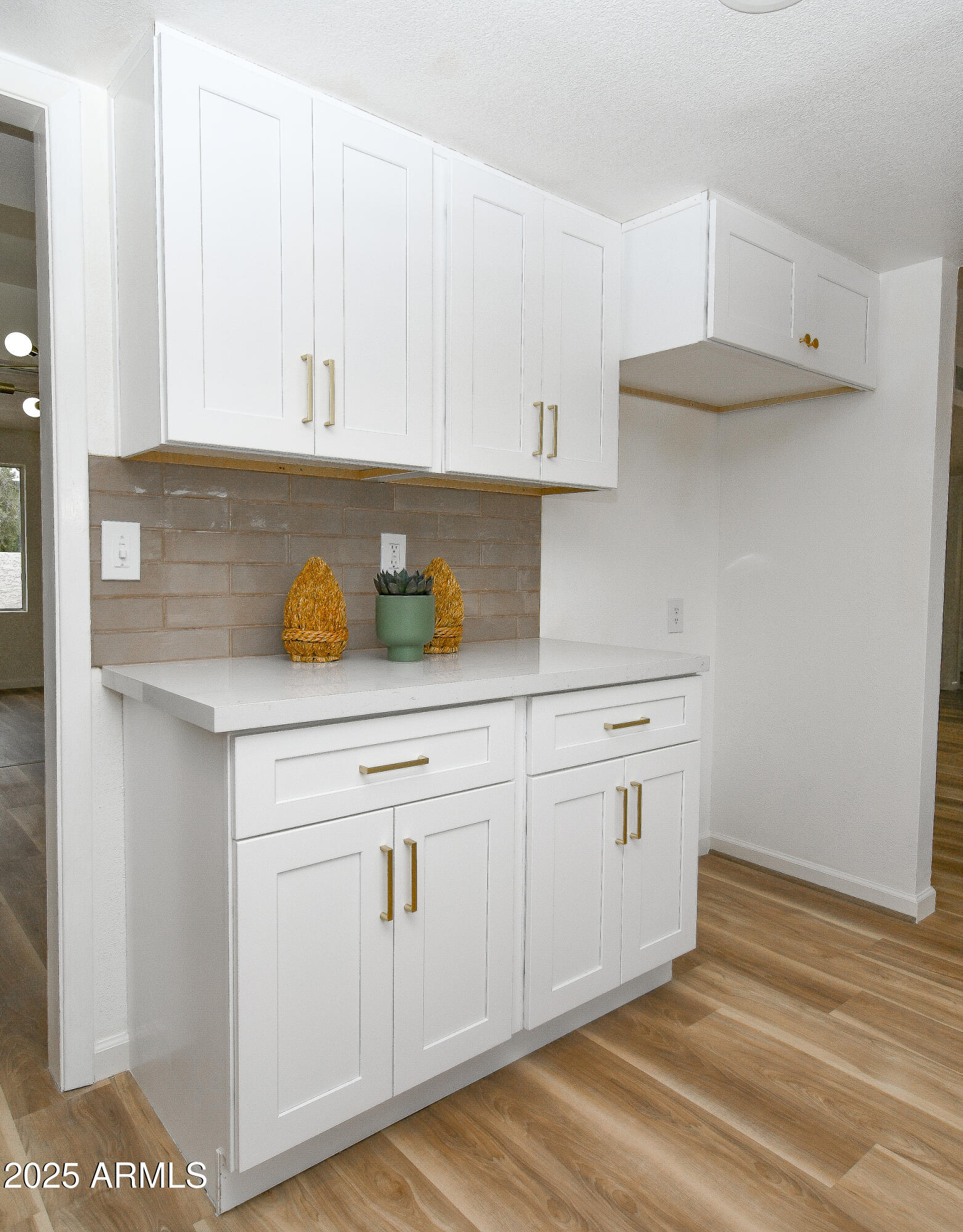 1503 W Juanita Avenue