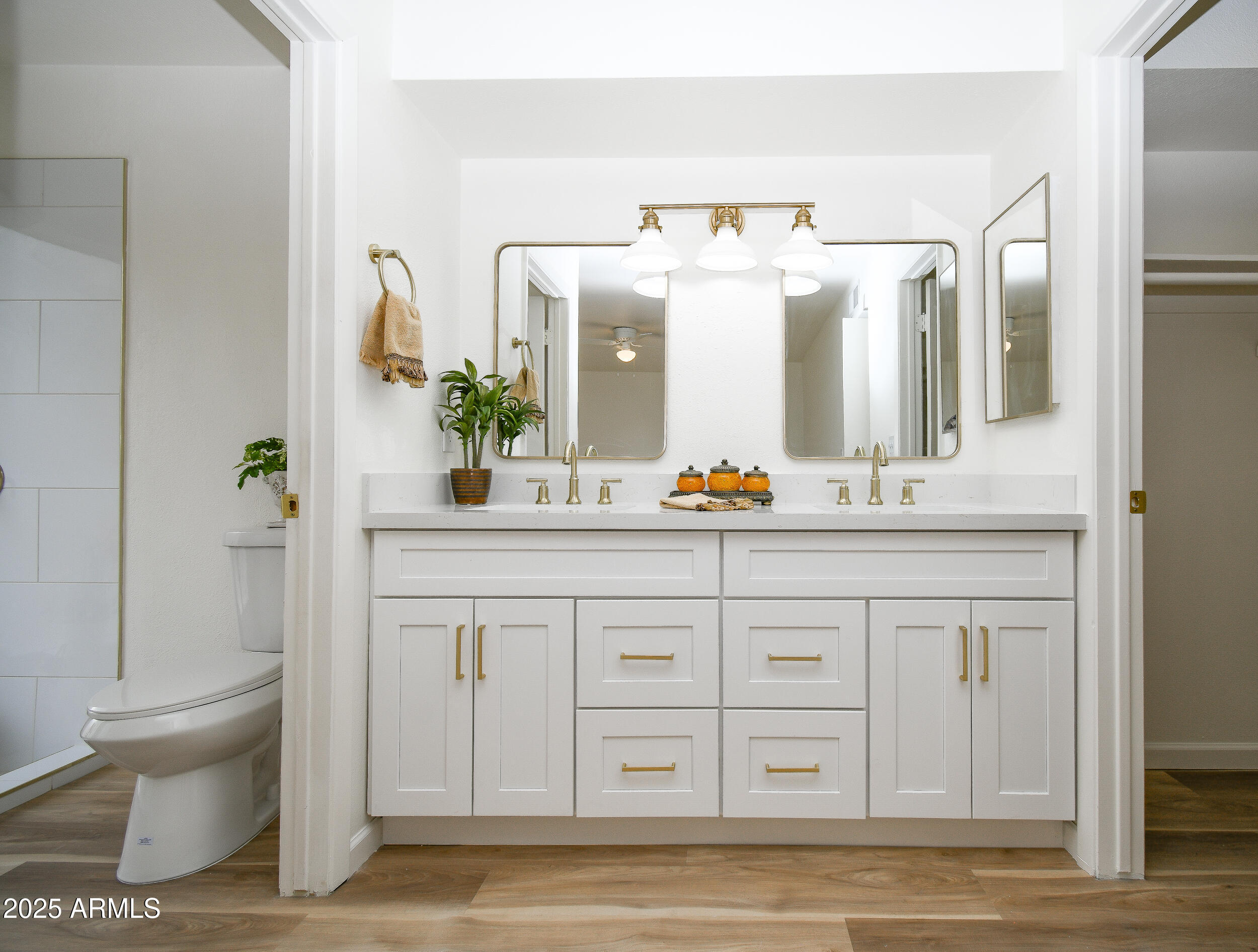 1503 W Juanita Avenue