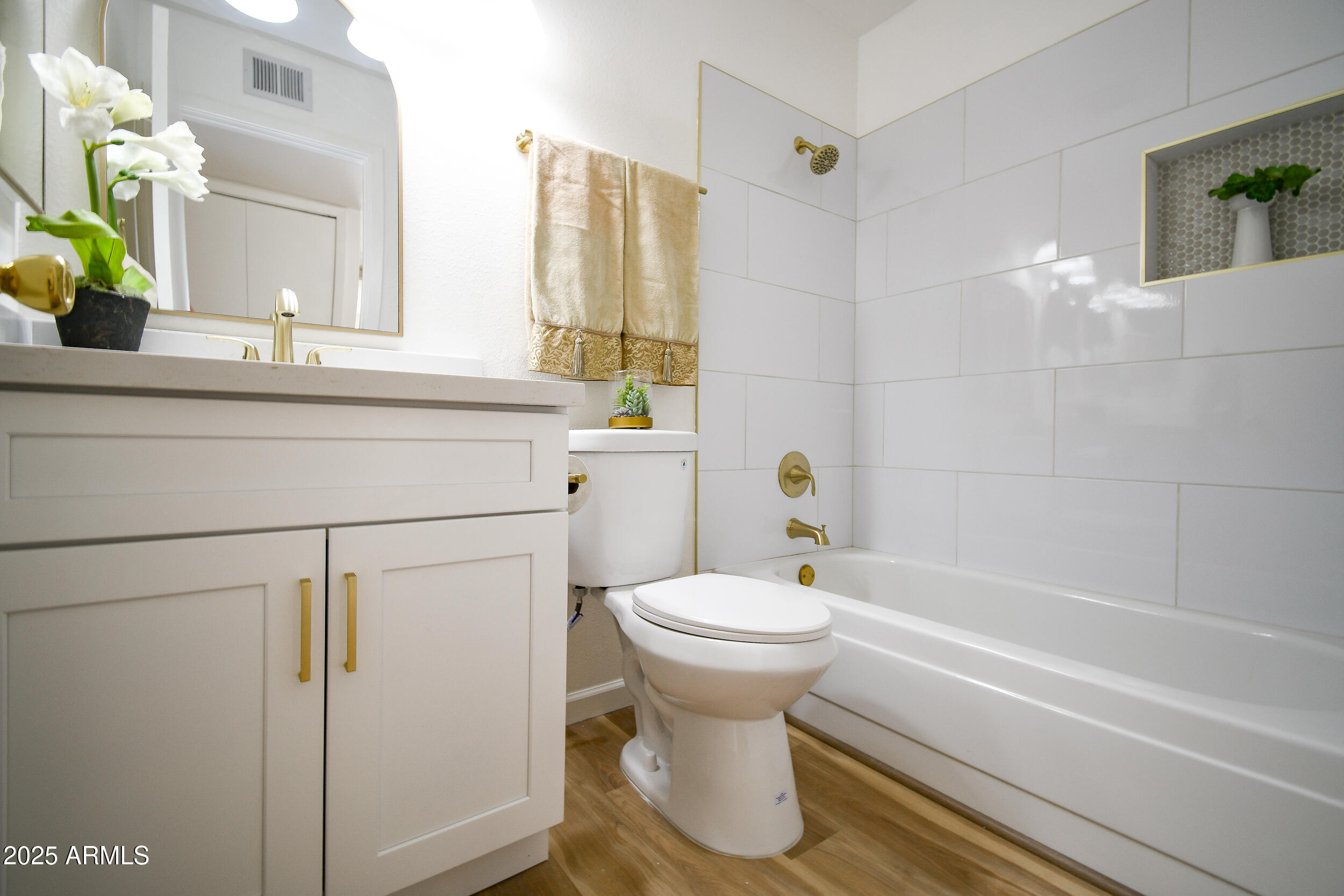 1503 W Juanita Avenue