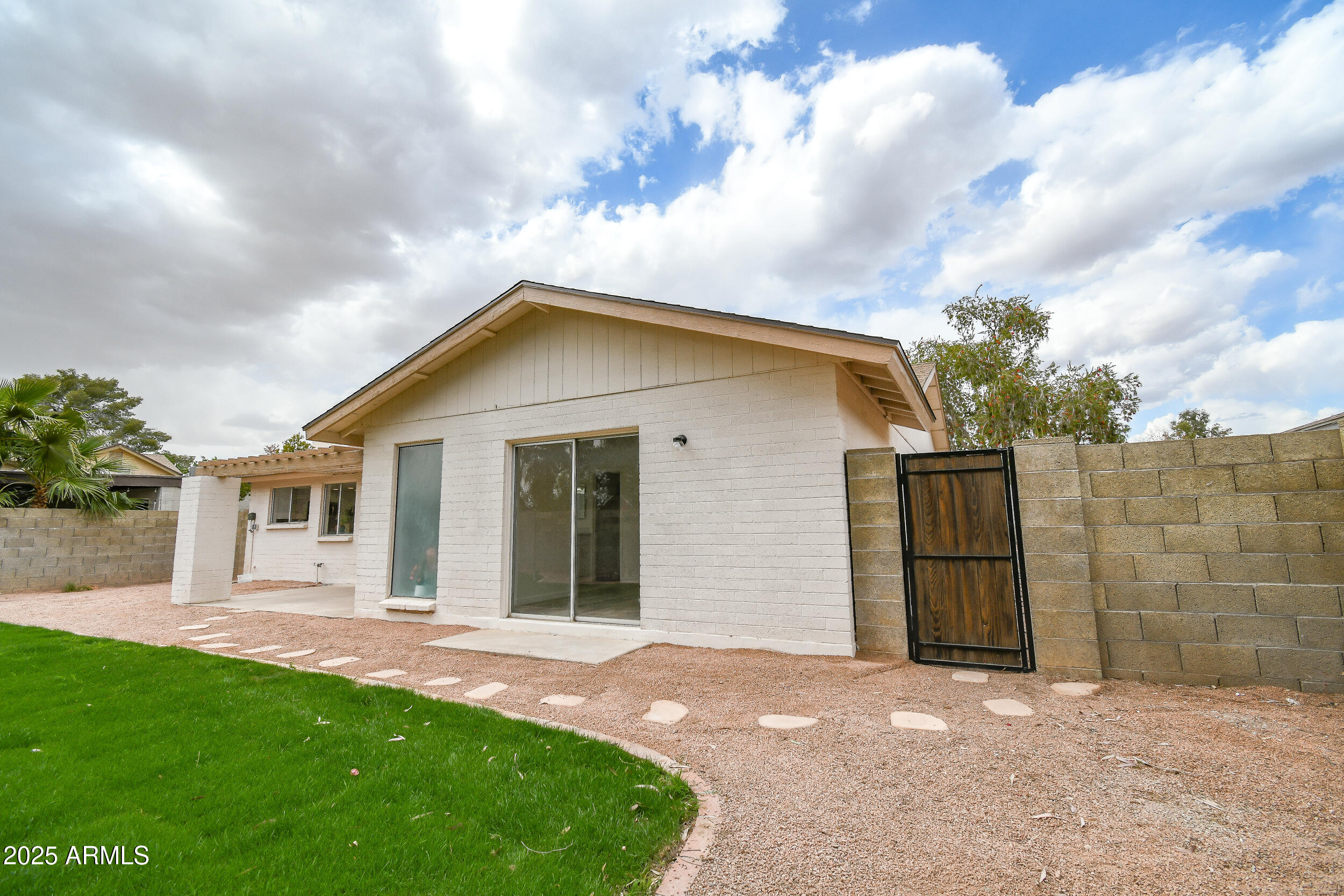 1503 W Juanita Avenue