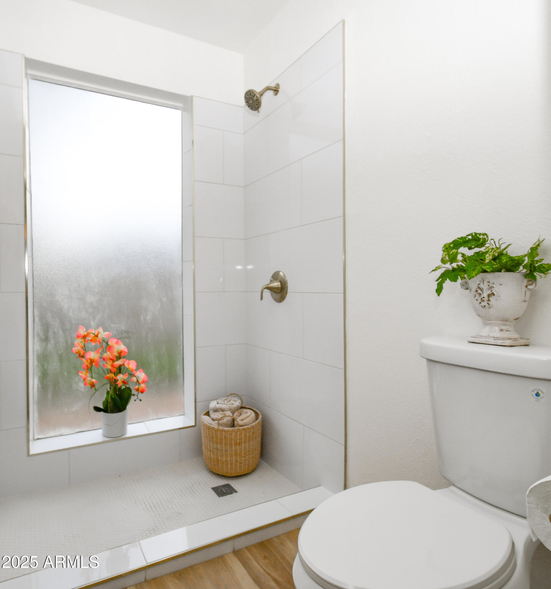 1503 W Juanita Avenue