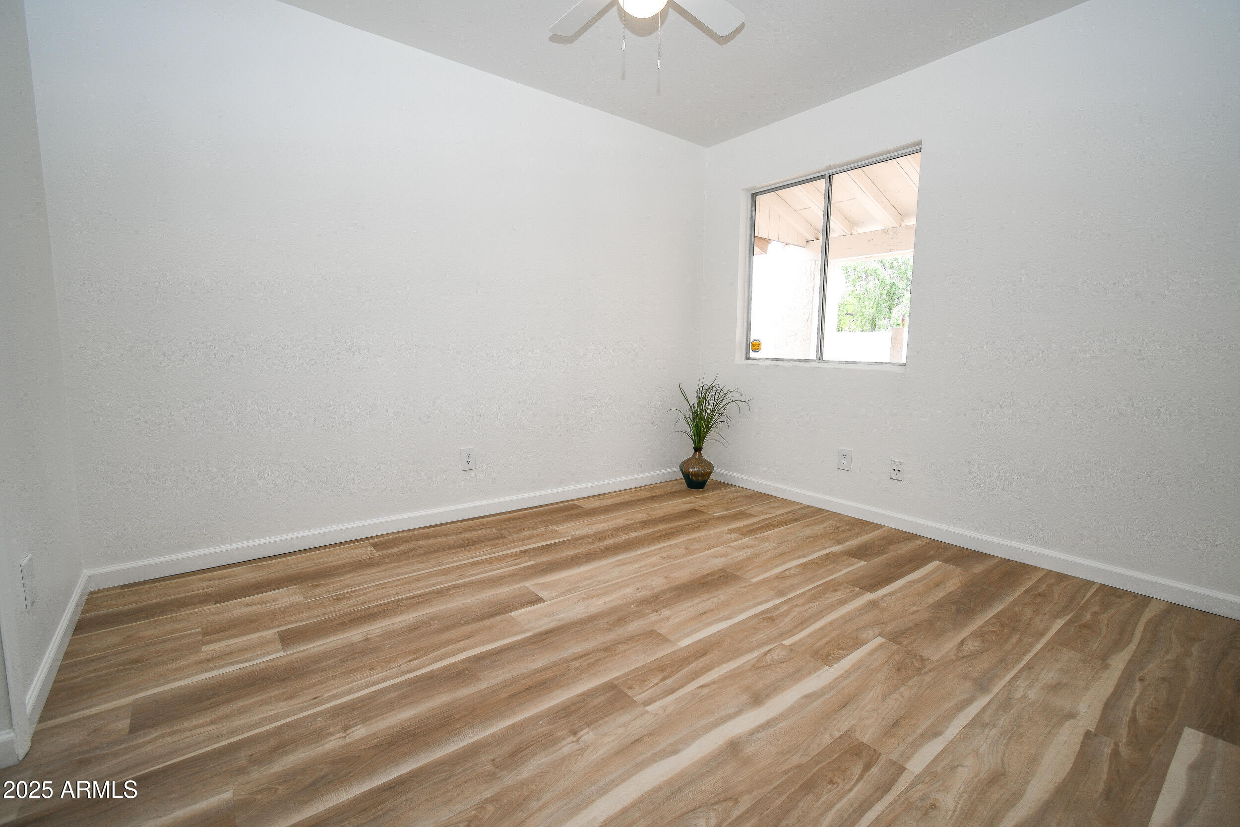 1503 W Juanita Avenue