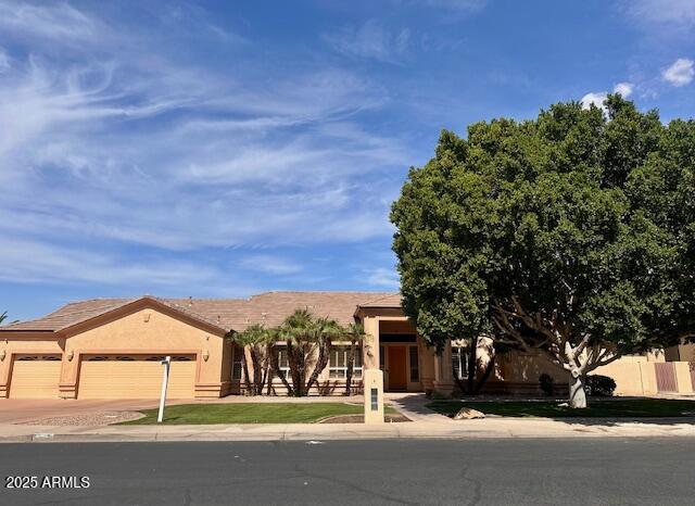 2528 N ASHBROOK Circle