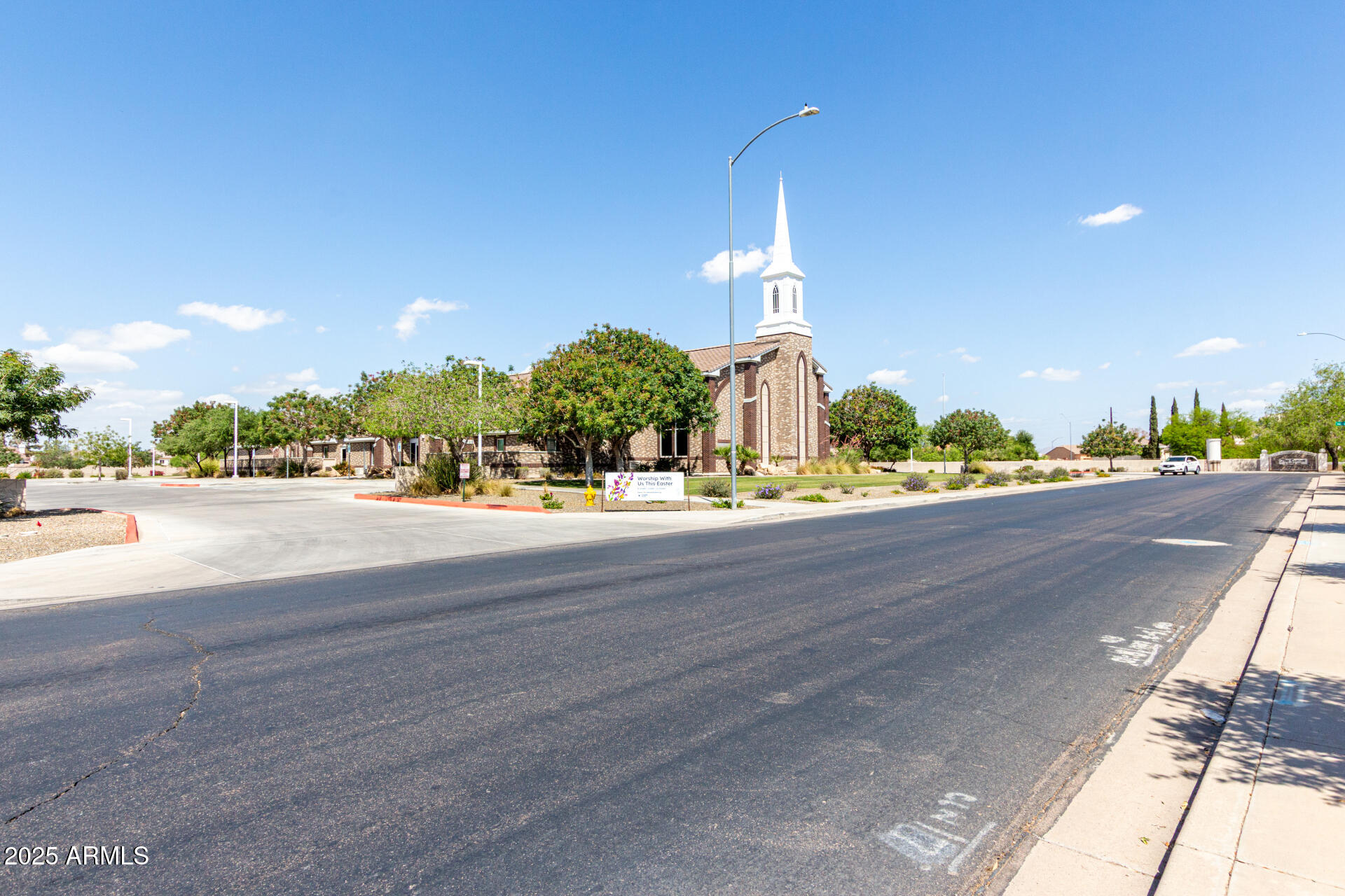 2528 N ASHBROOK Circle