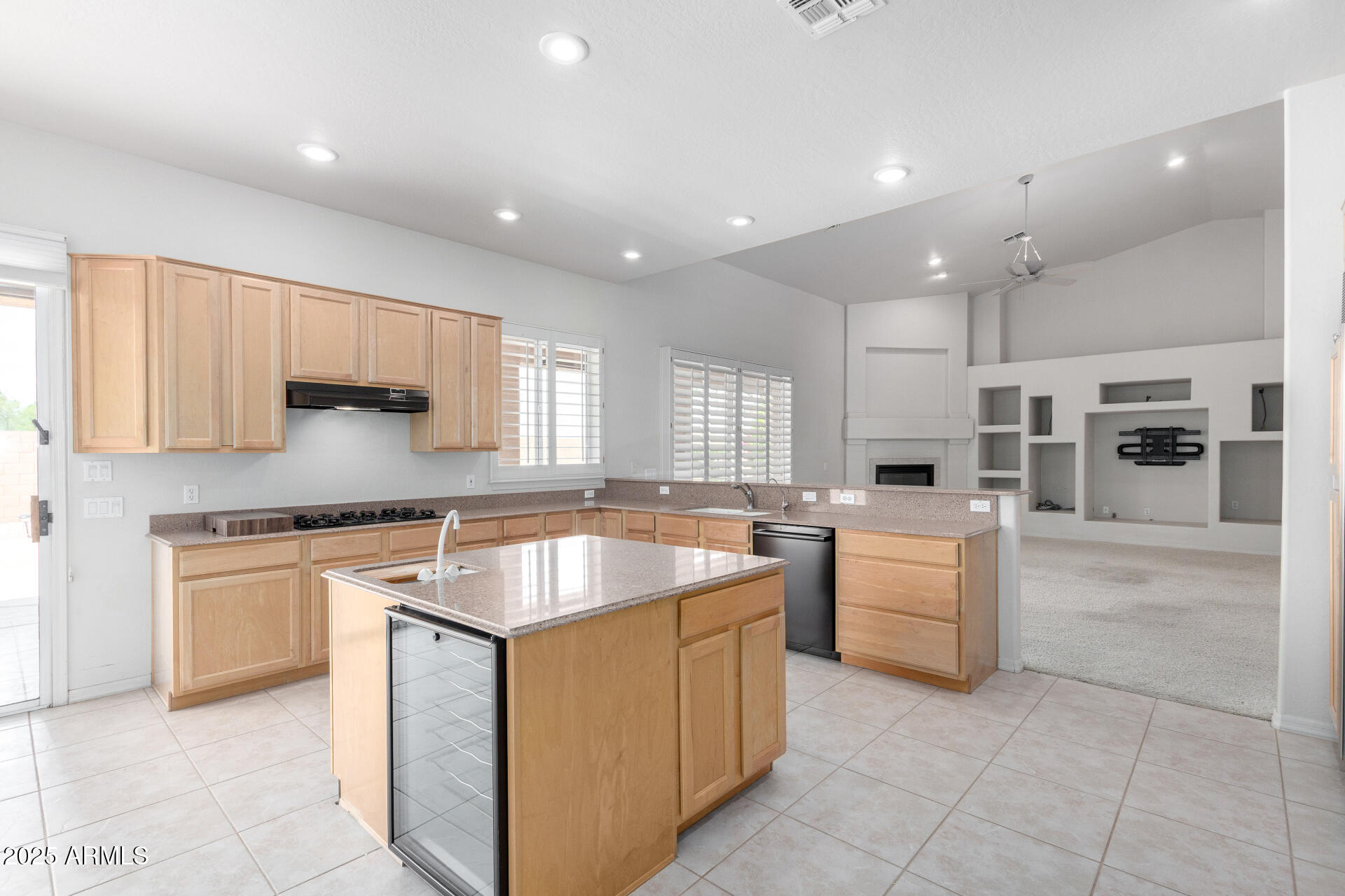 2528 N ASHBROOK Circle