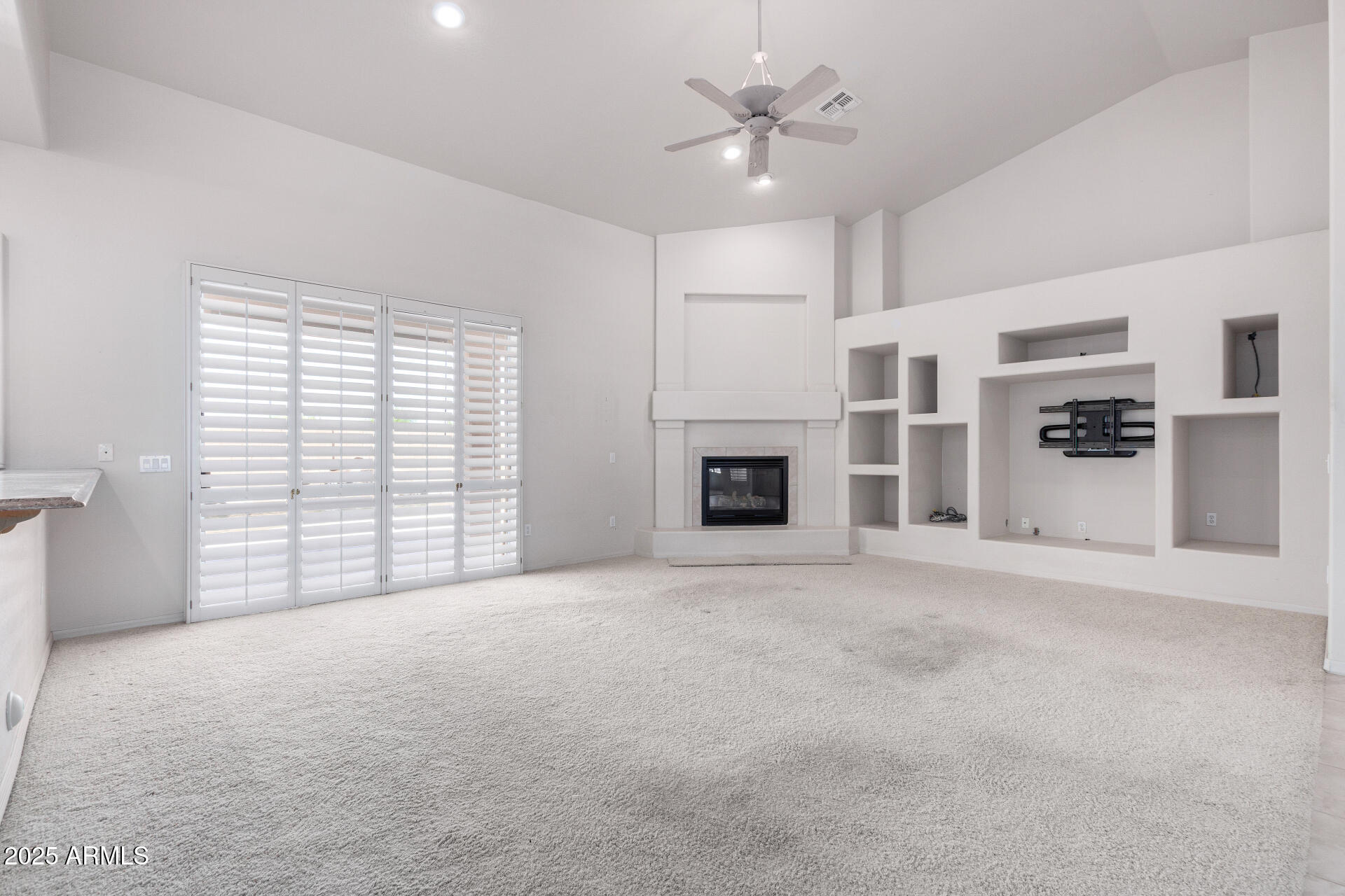 2528 N ASHBROOK Circle