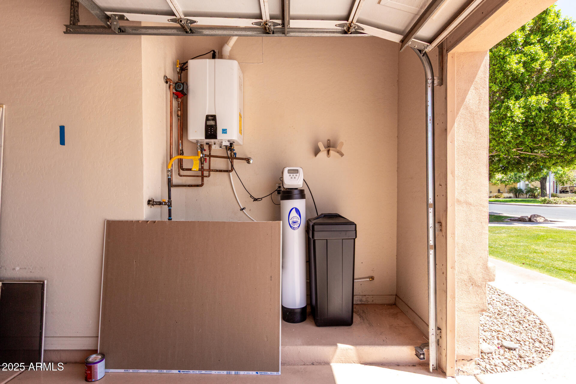 2528 N ASHBROOK Circle