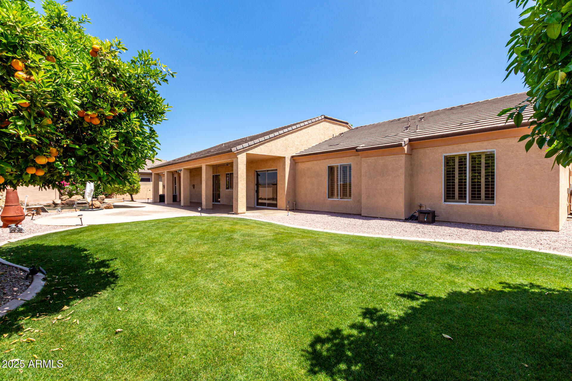 2528 N ASHBROOK Circle