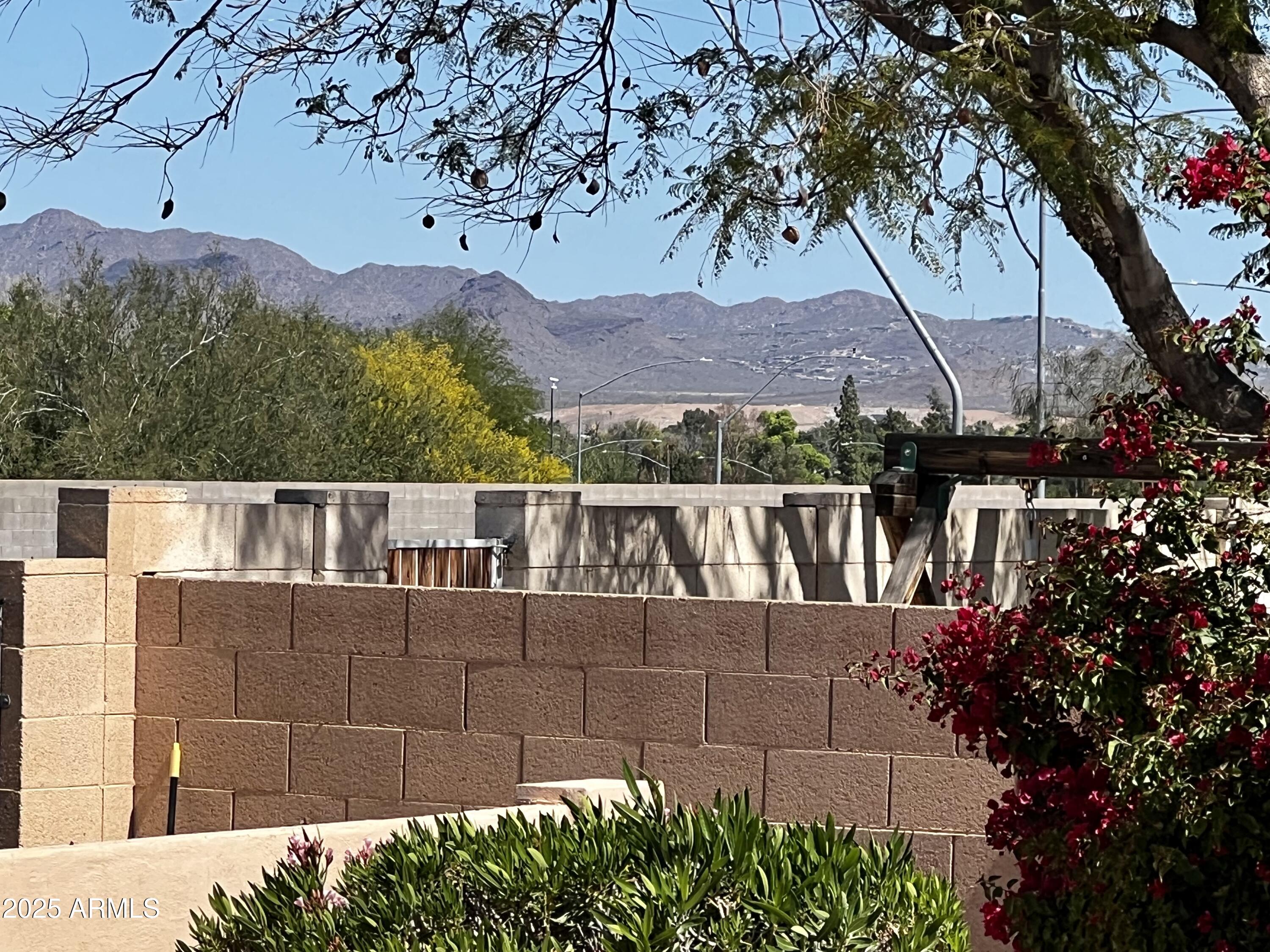 2528 N ASHBROOK Circle