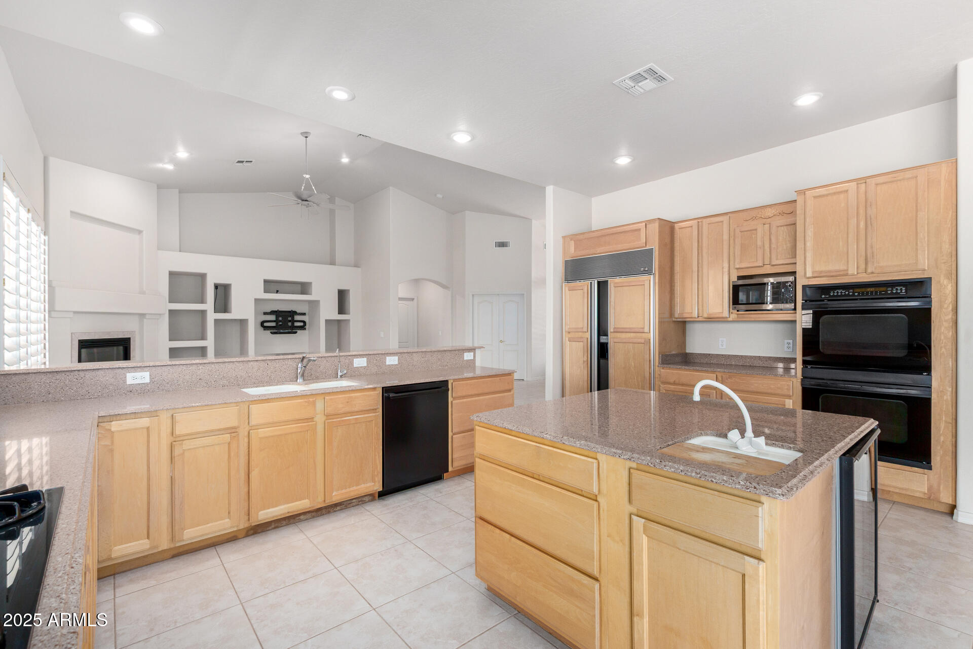 2528 N ASHBROOK Circle