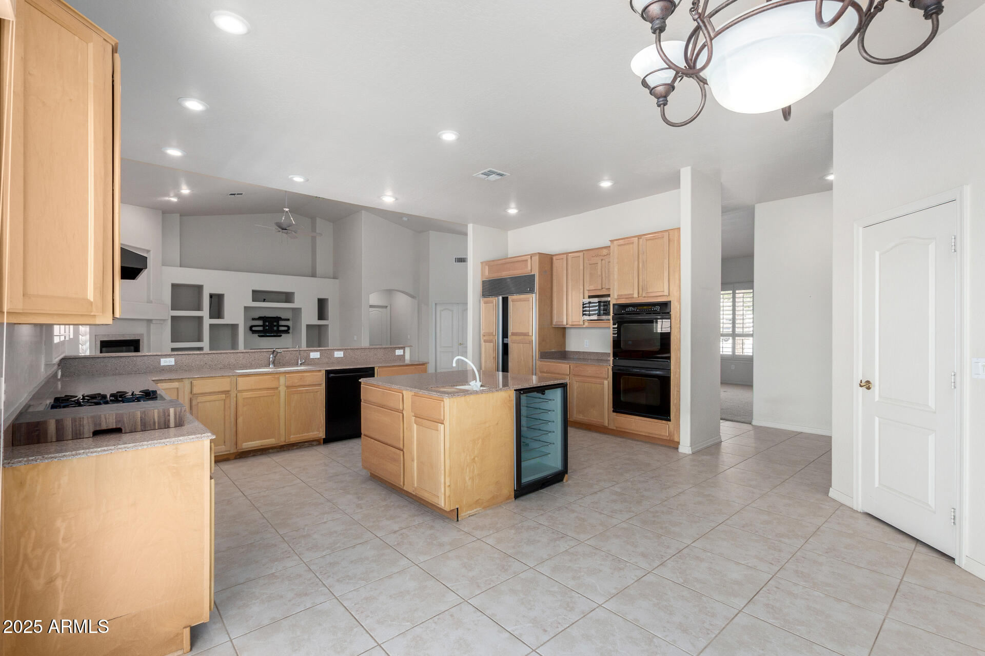 2528 N ASHBROOK Circle