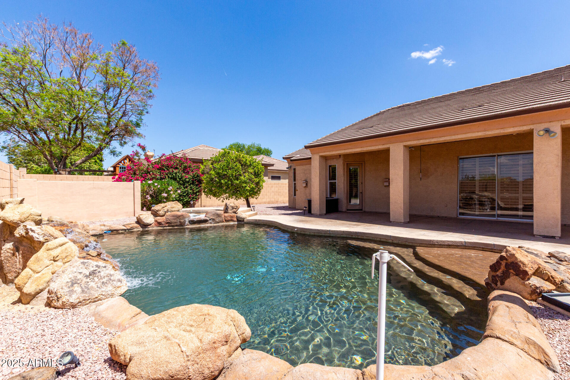 2528 N ASHBROOK Circle