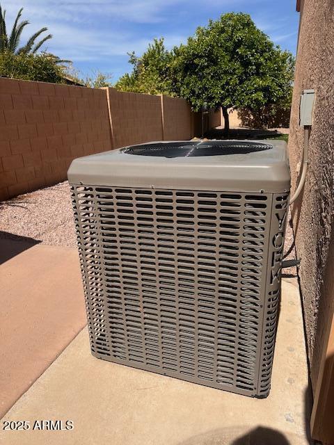 2528 N ASHBROOK Circle