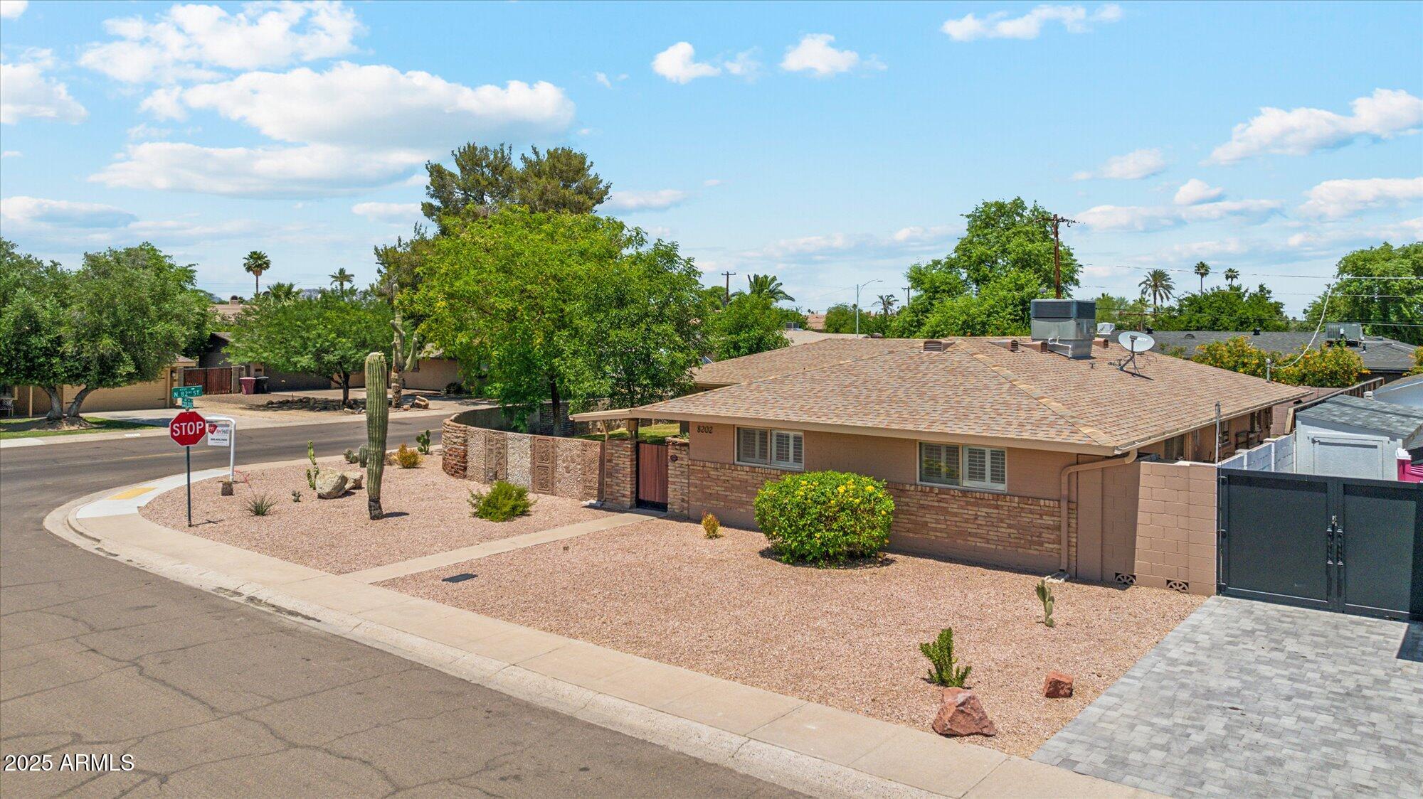 8202 E COOLIDGE Street