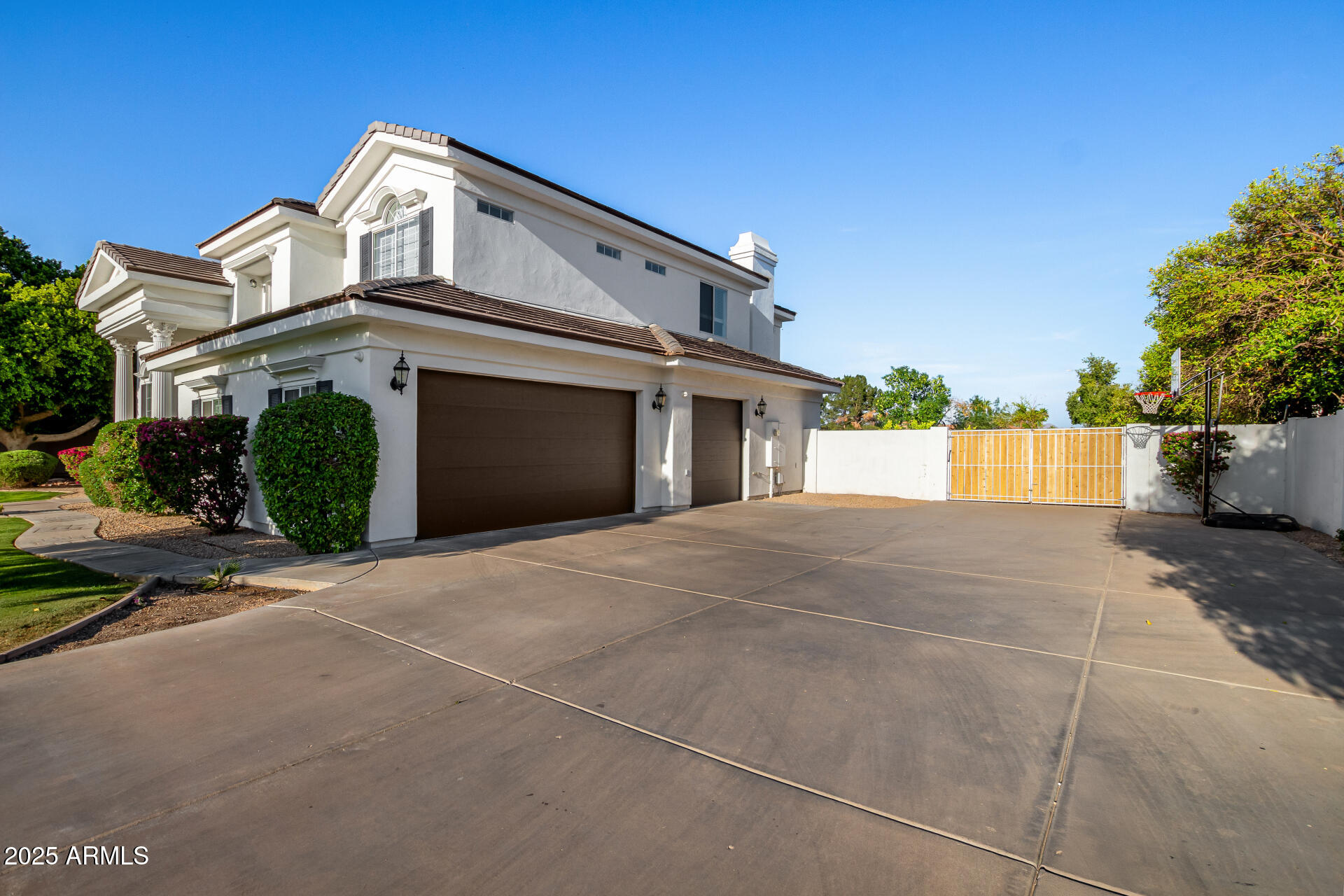 2625 N 24TH Street, 13