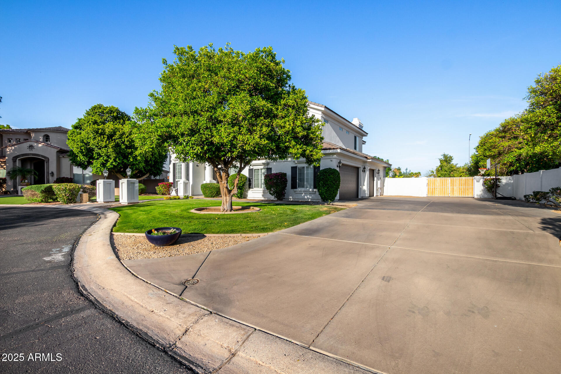2625 N 24TH Street, 13