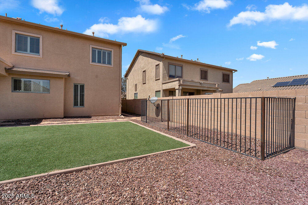 18525 N LARKSPUR Drive