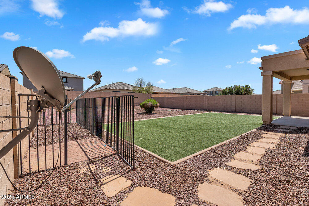 18525 N LARKSPUR Drive