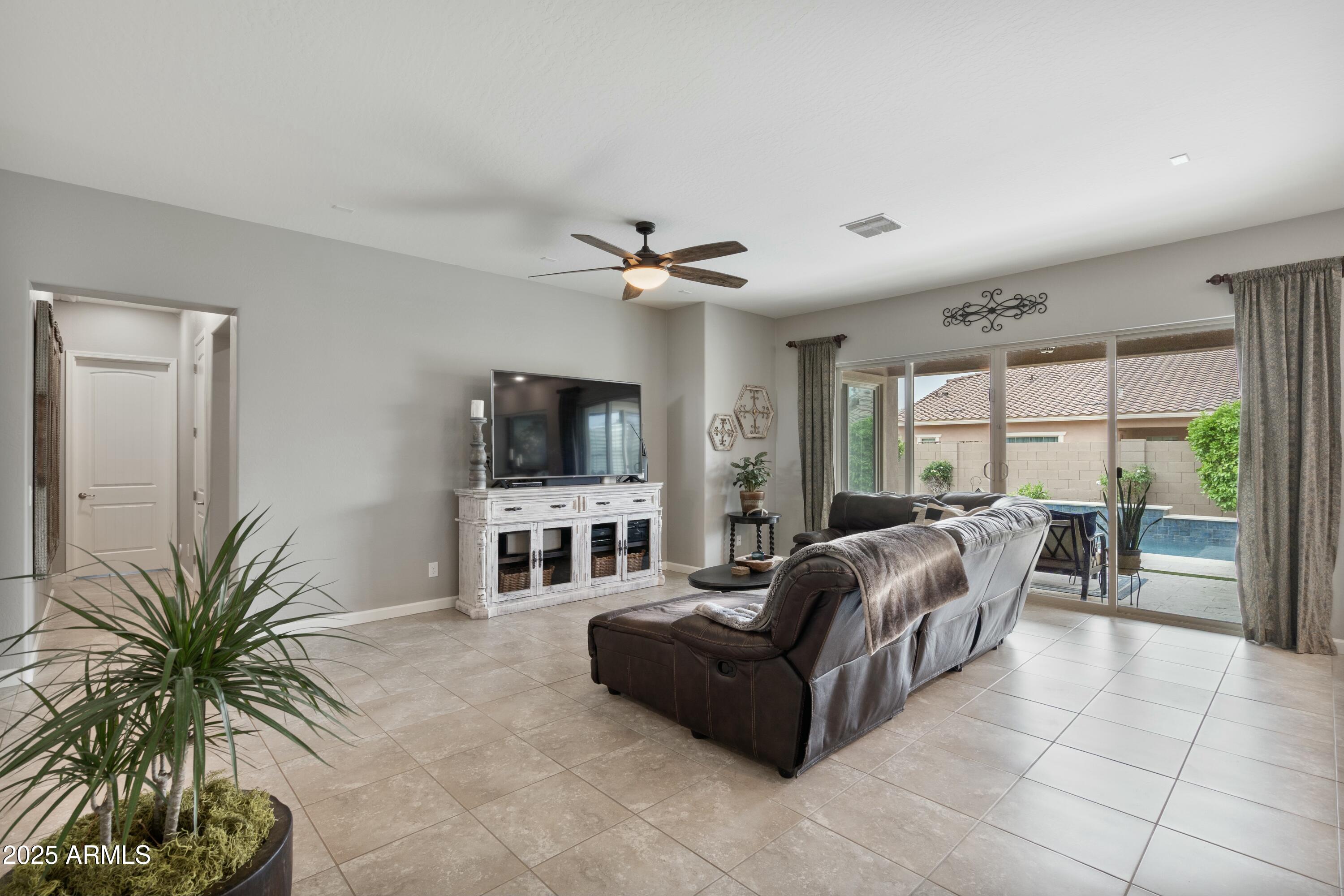 3529 E DESERT BROOM Drive