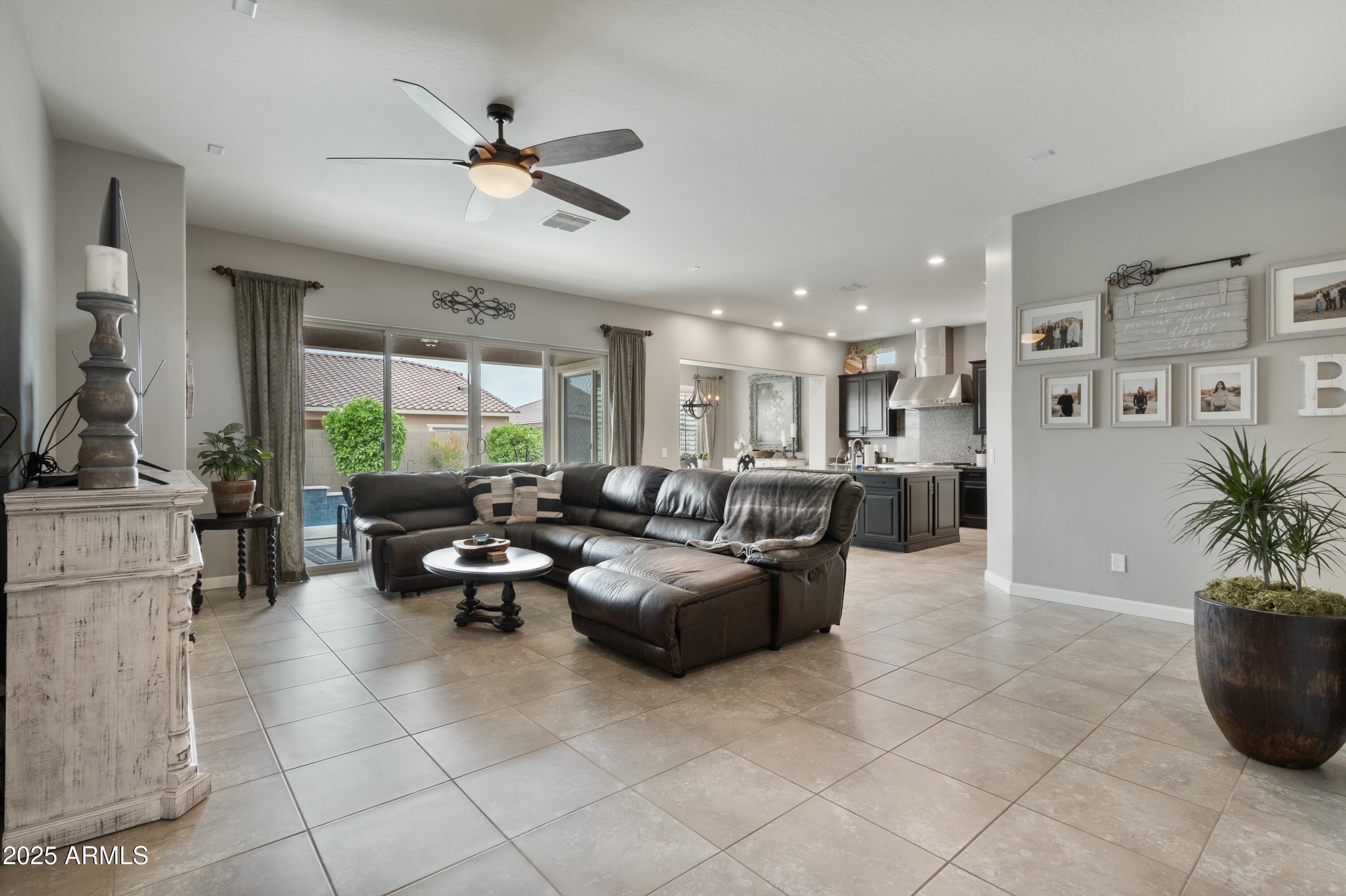 3529 E DESERT BROOM Drive